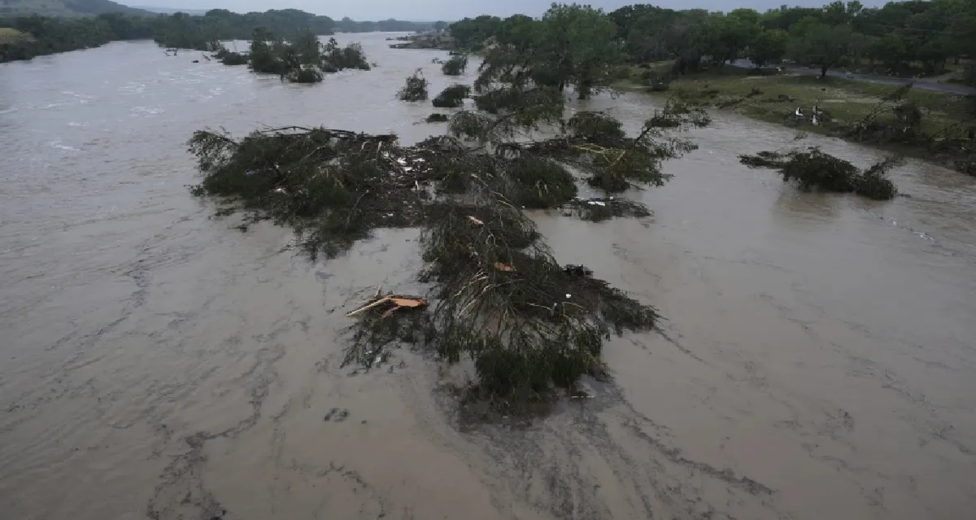 અમેરિકાના ટેક્સાસમાં પૂરથી ભારે તબાહી, 100 થી વધુ લોકોના મોત; ઘણા ગુમ