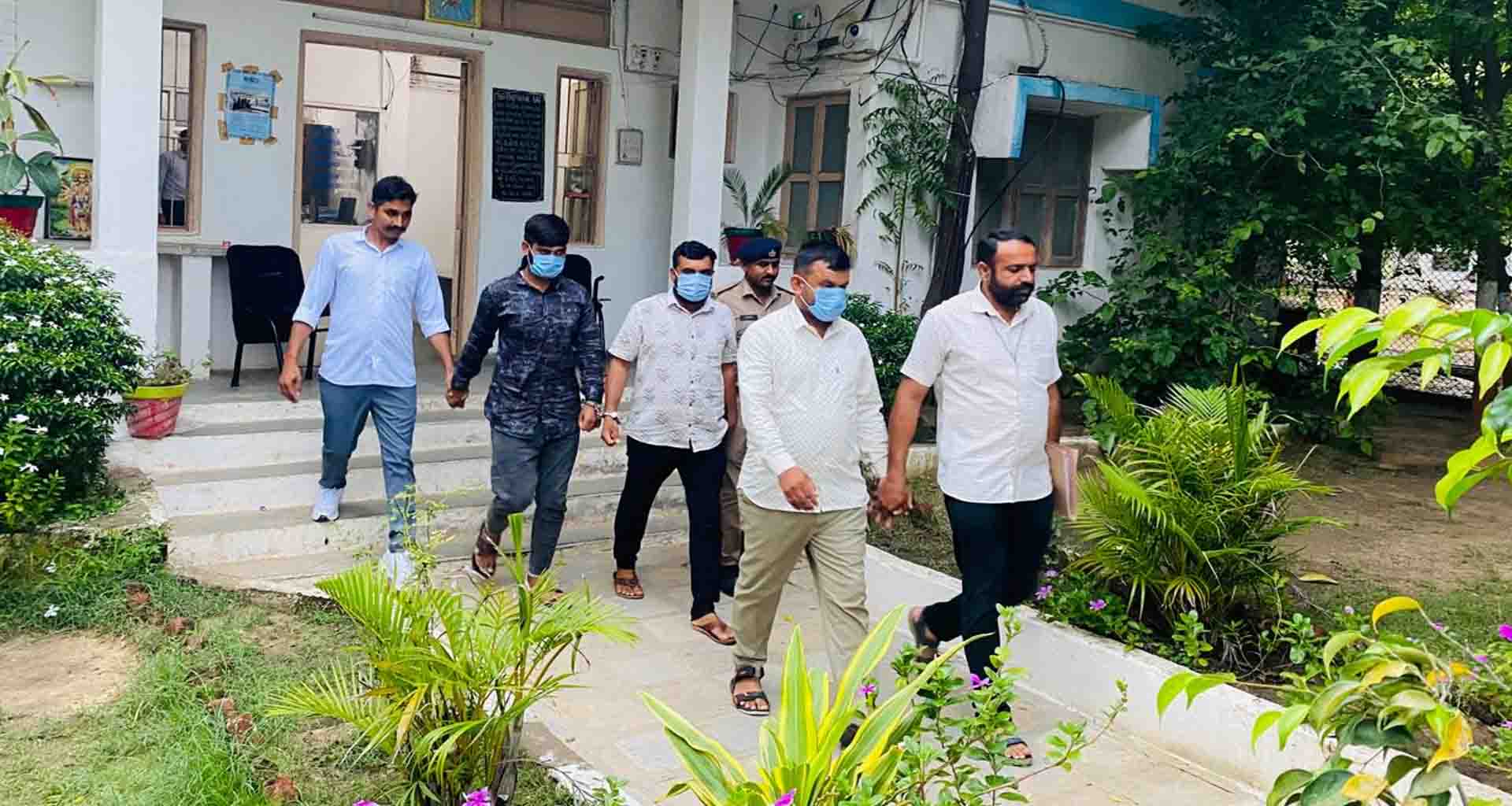 વાવના ચુવા ગામના યુવકની હત્યાના ચારે આરોપીઓ ગણતરીના કલાકોમાં ઝડપાયા