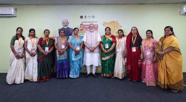 વડાપ્રધાનશ્રી નરેન્દ્ર મોદીનો વિશિષ્ટ બોર્ડરૂમ શૈલીમાં લખપતિ દીદીઓ સાથે સંવાદ