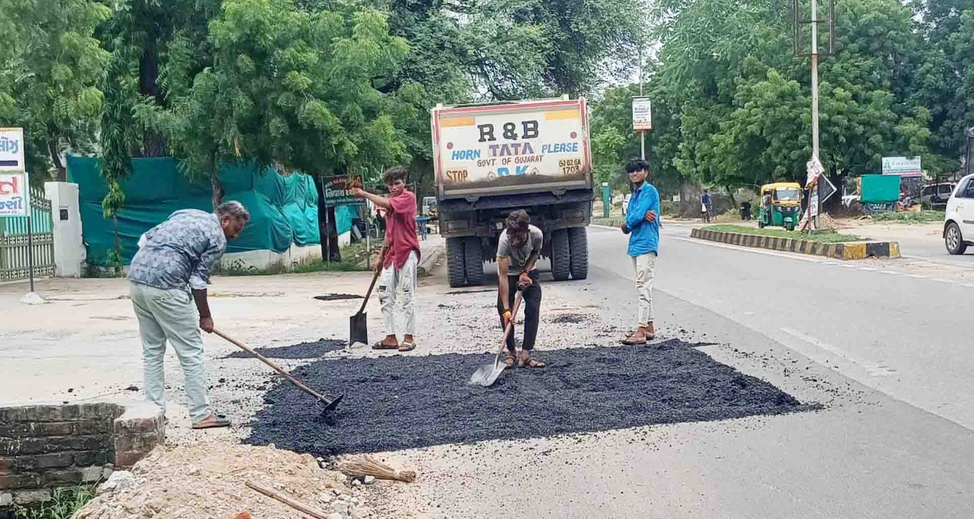 મહેસાણા; માર્ગ મકાન વિભાગ દ્વારા માનવ આશ્રમ રોડ પર પેચવર્ક કરી ખાડા પુરવામાં આવ્યા