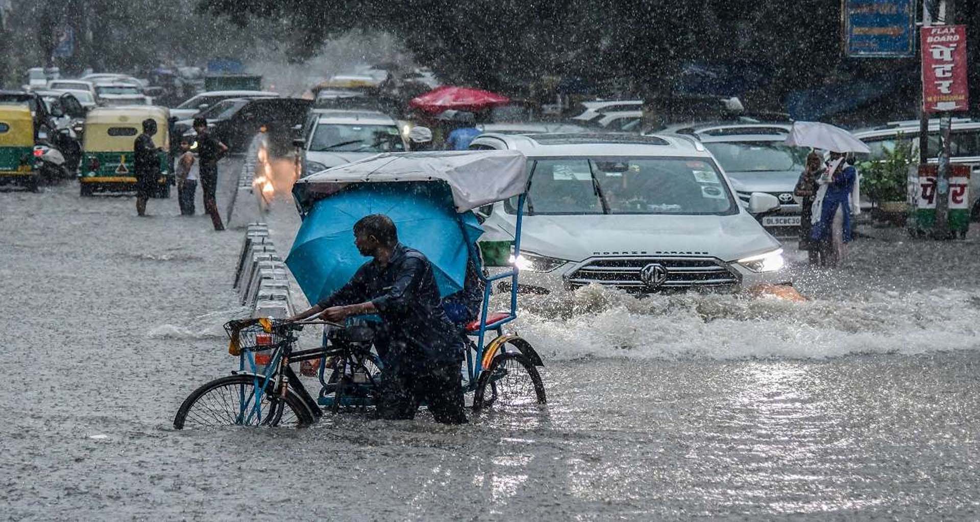 દેશભરમાં મેઘમહેર યથાવત : દિલ્હી-બિહાર સહિત 15 રાજ્યોમાં એલર્ટ