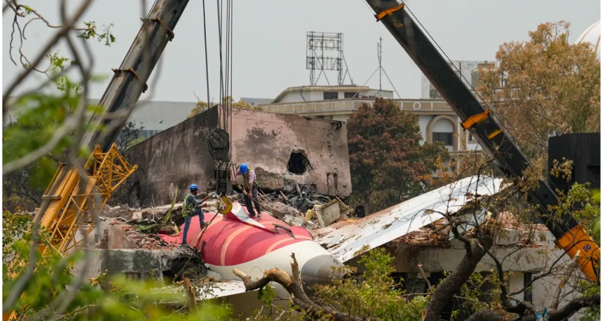 એર ઇન્ડિયા વિમાન દુર્ઘટનાનો પ્રારંભિક અહેવાલ ઉડ્ડયન મંત્રાલયને સોંપવામાં આવ્યો