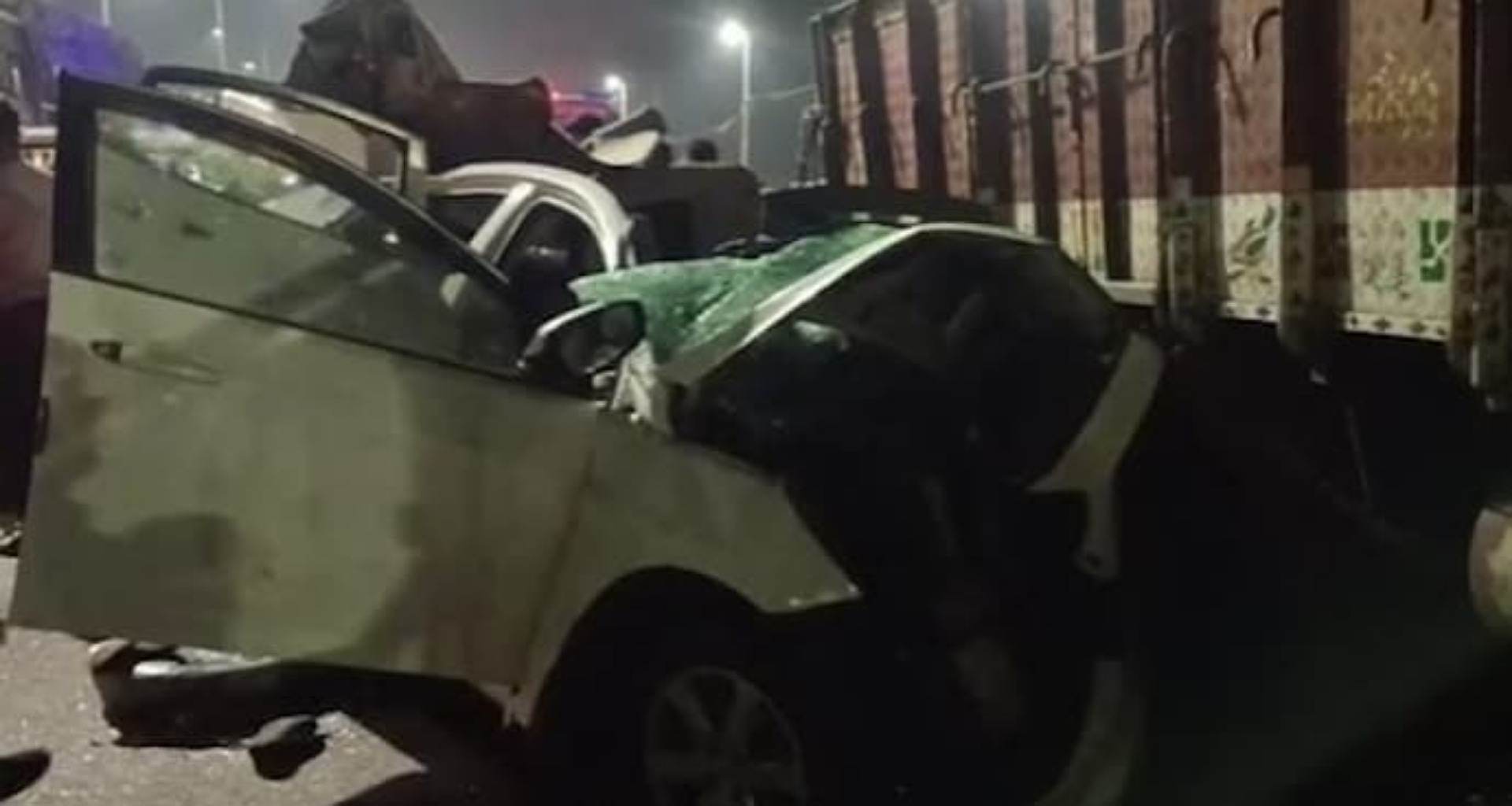 આંધ્રપ્રદેશમાં કાર ટ્રક સાથે અથડાતાં 3 લોકોના મોત, 2 ઘાયલ