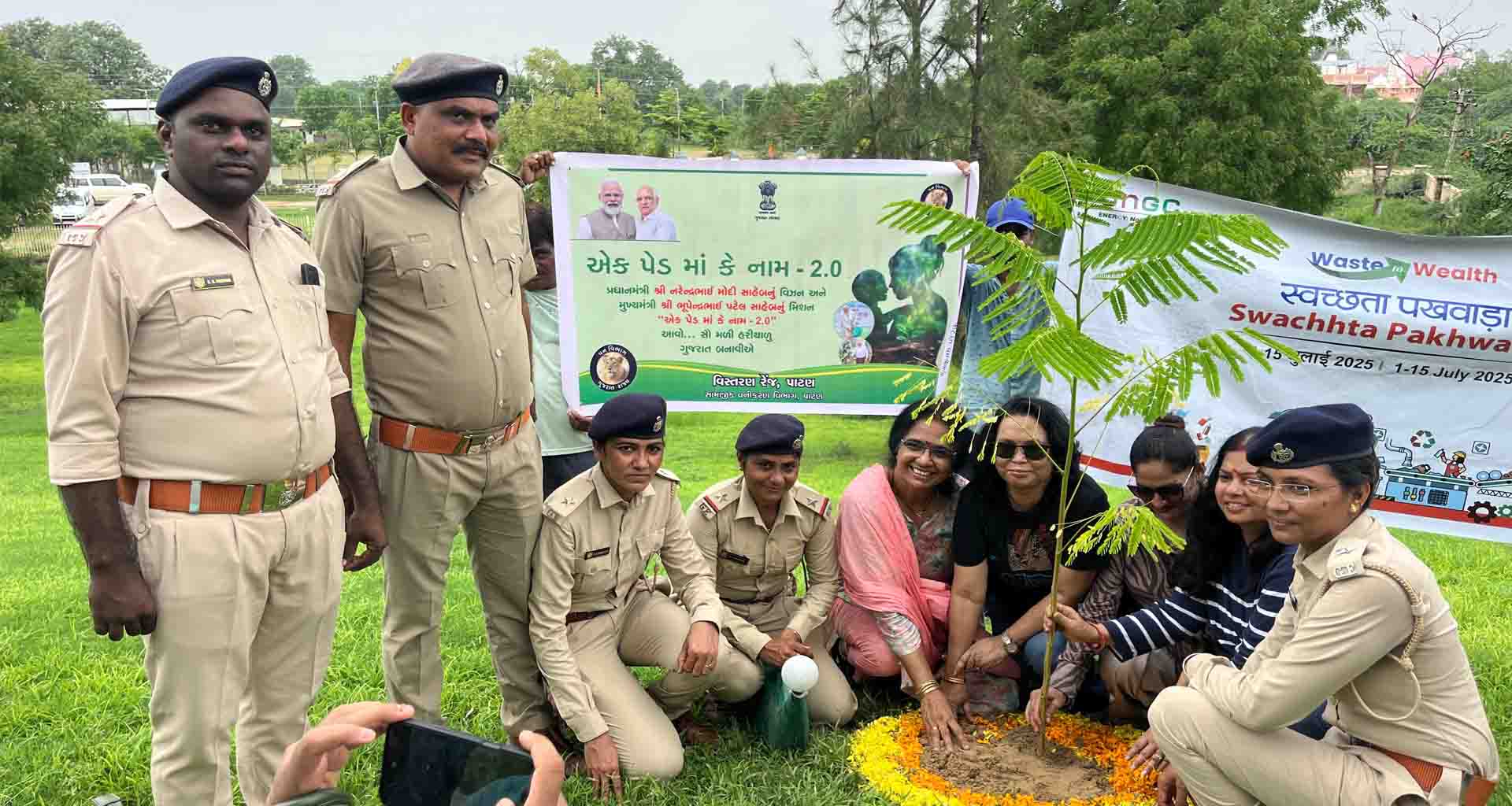 પાટણમાં રાણ કી વાવ ખાતે એક પેડ માં કે નામ અંતર્ગત વૃક્ષારોપણ કરાયું