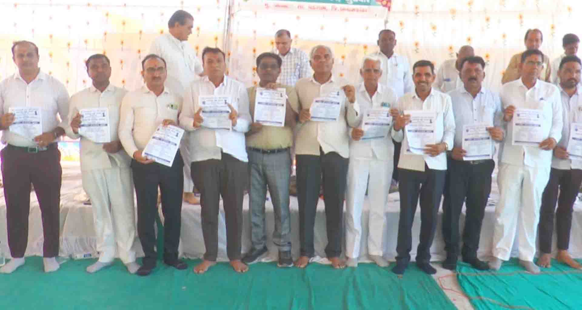 વડગામ તાલુકામા જળ સંચયના કામોમાં નિવૃત્ત કર્મચારીઓ જોતરાયા