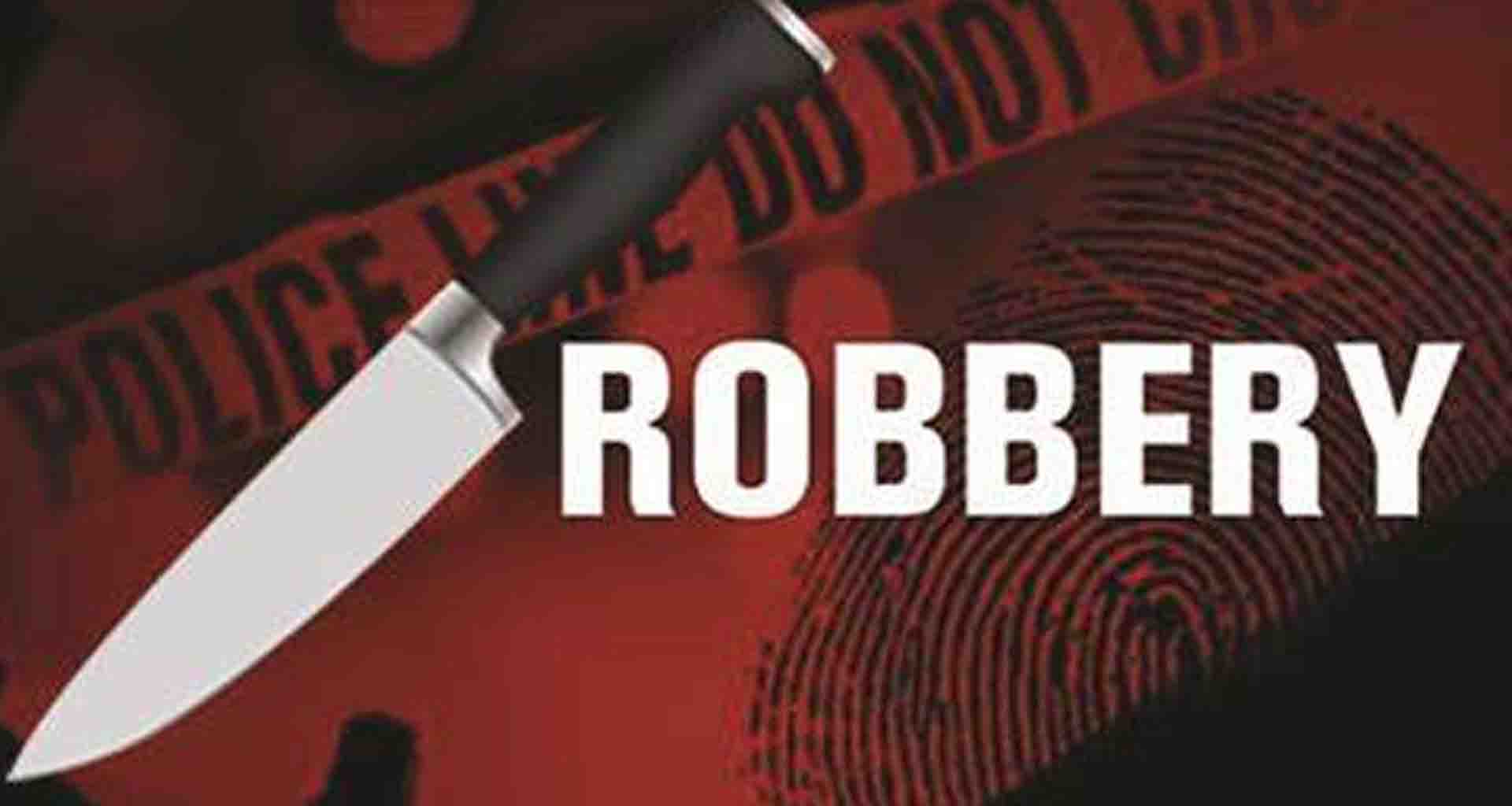 પાટણ નજીક પેટ્રોલ પંપના મેનેજર ને ચાર શખ્સોએ છરીની અણીએ લૂંટાયો