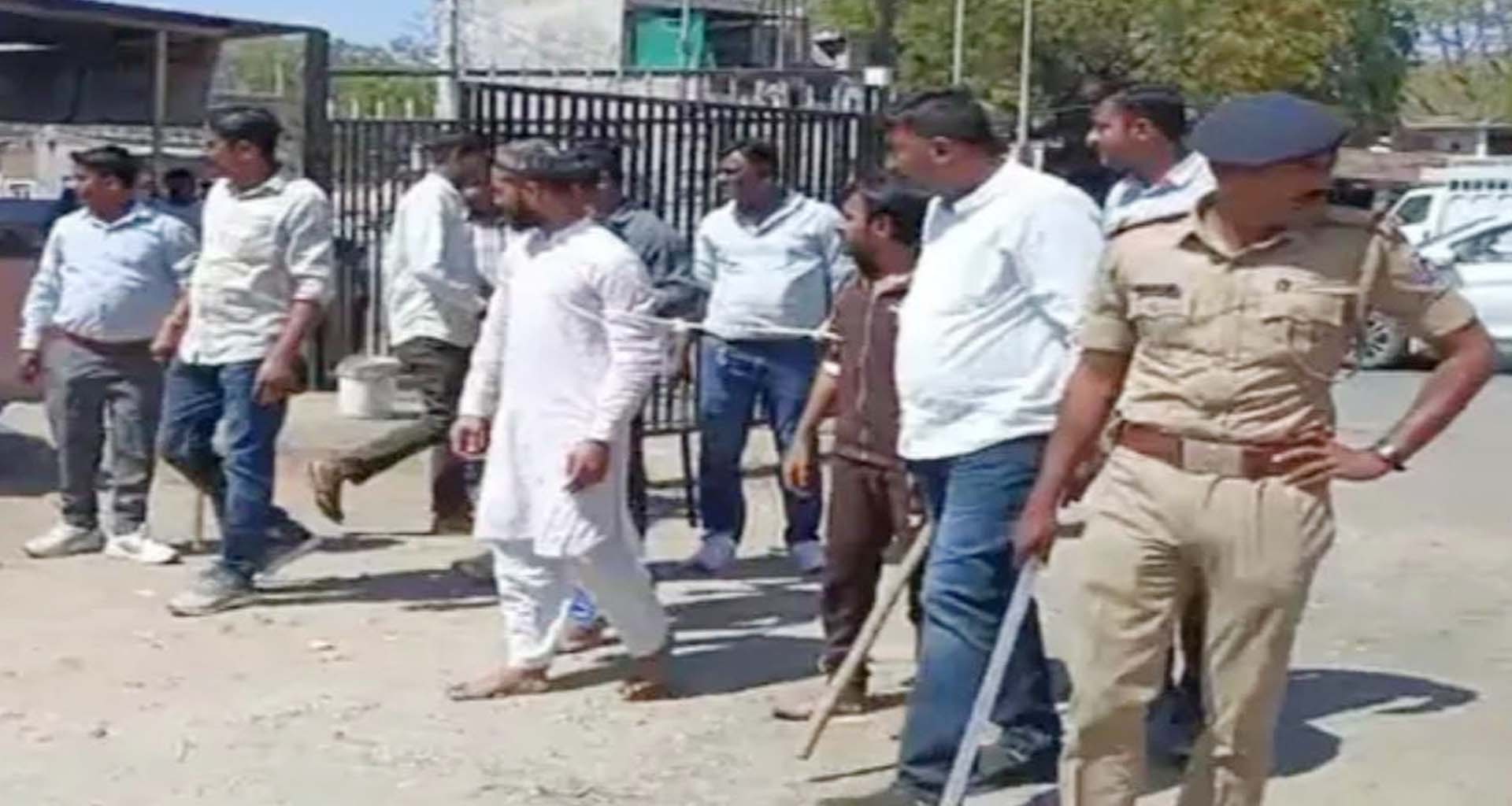 કડી બાલાપીર દરગાહમાં થયેલા પત્રકાર પર હુમલાના કેસમાં વધુ 3 આરોપીઓનું સરેન્ડર