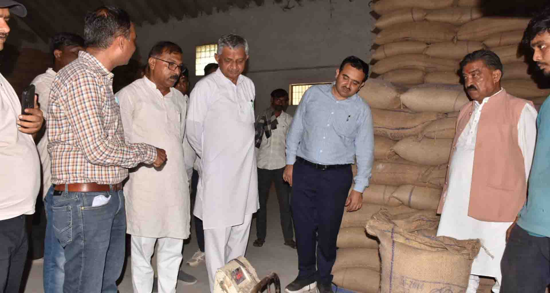 હારીજ પુરવઠા નિગમ તેમજ સમીના હેડ વર્કસની મુલાકાત લેતા પાણી પુરવઠા મંત્રી બાવળીયા