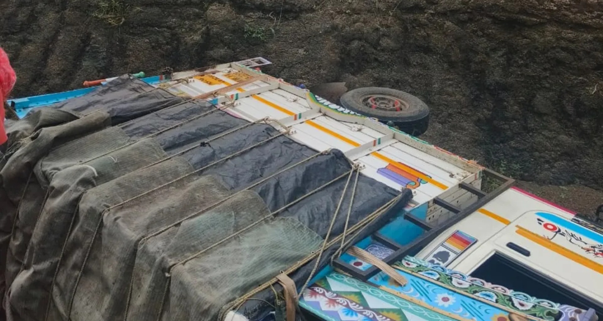 પુણેમાં મોટો અકસ્માત, કિંડેશ્વર મંદિર જઈ રહેલા ભક્તોથી ભરેલી જીપ ખાડામાં પડી, 7 લોકોના મોત