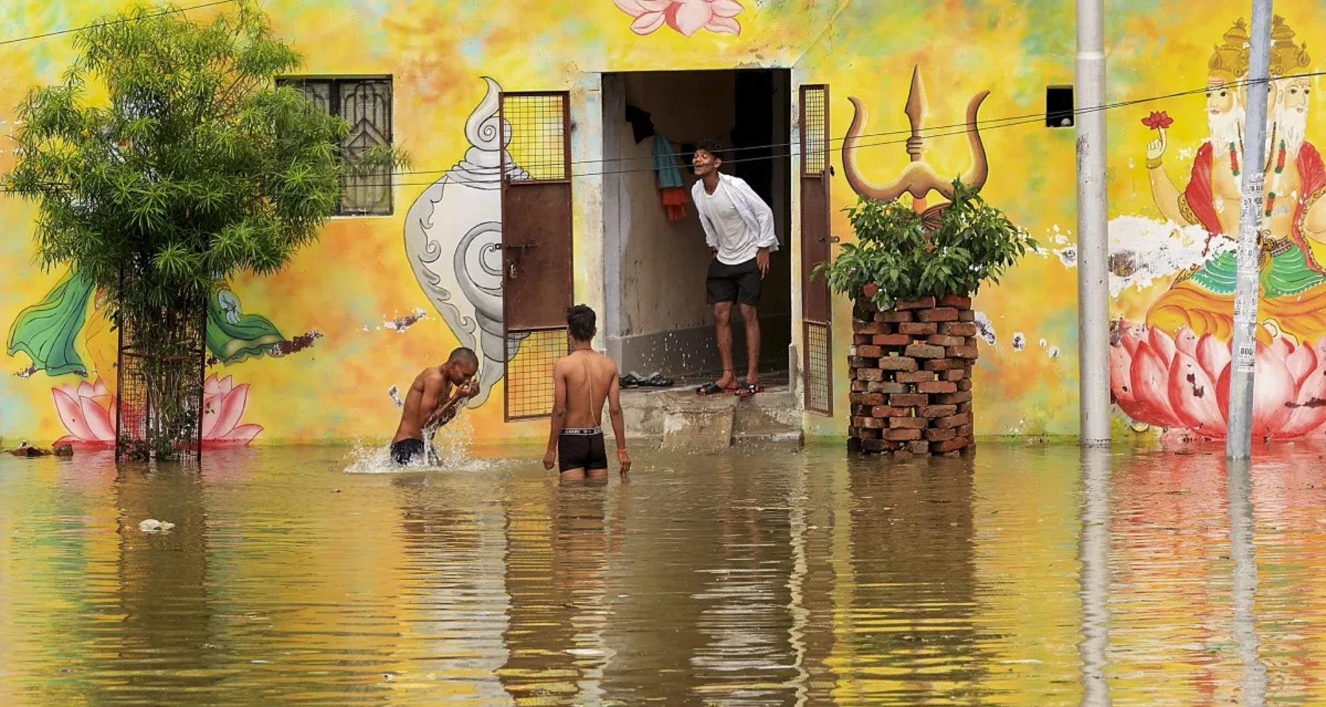 સિક્કિમ-આસામમાં ભારે વરસાદ માટે રેડ એલર્ટ, યુપી-બિહારમાં પણ ચેતવણી જારી, જાણો દિલ્હીની સ્થિતિ