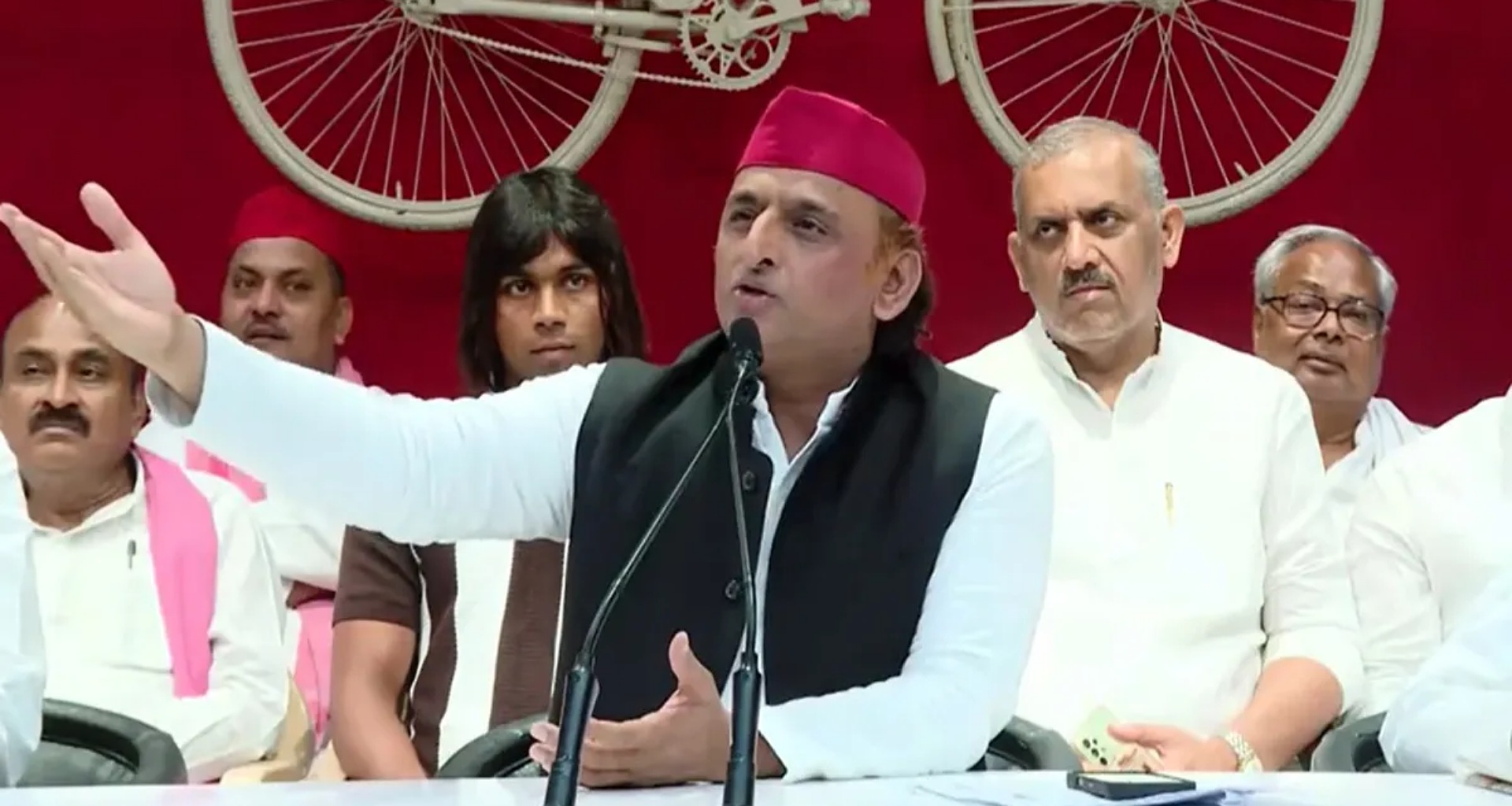 અમે નીતિશ કુમારને મુખ્યમંત્રી નહીં, પીએમ બનાવવા માંગીએ છીએ", અખિલેશ યાદવનું મોટું નિવેદન, કહ્યું- અમે બિહારમાં લાલુ યાદવ સાથે છીએ