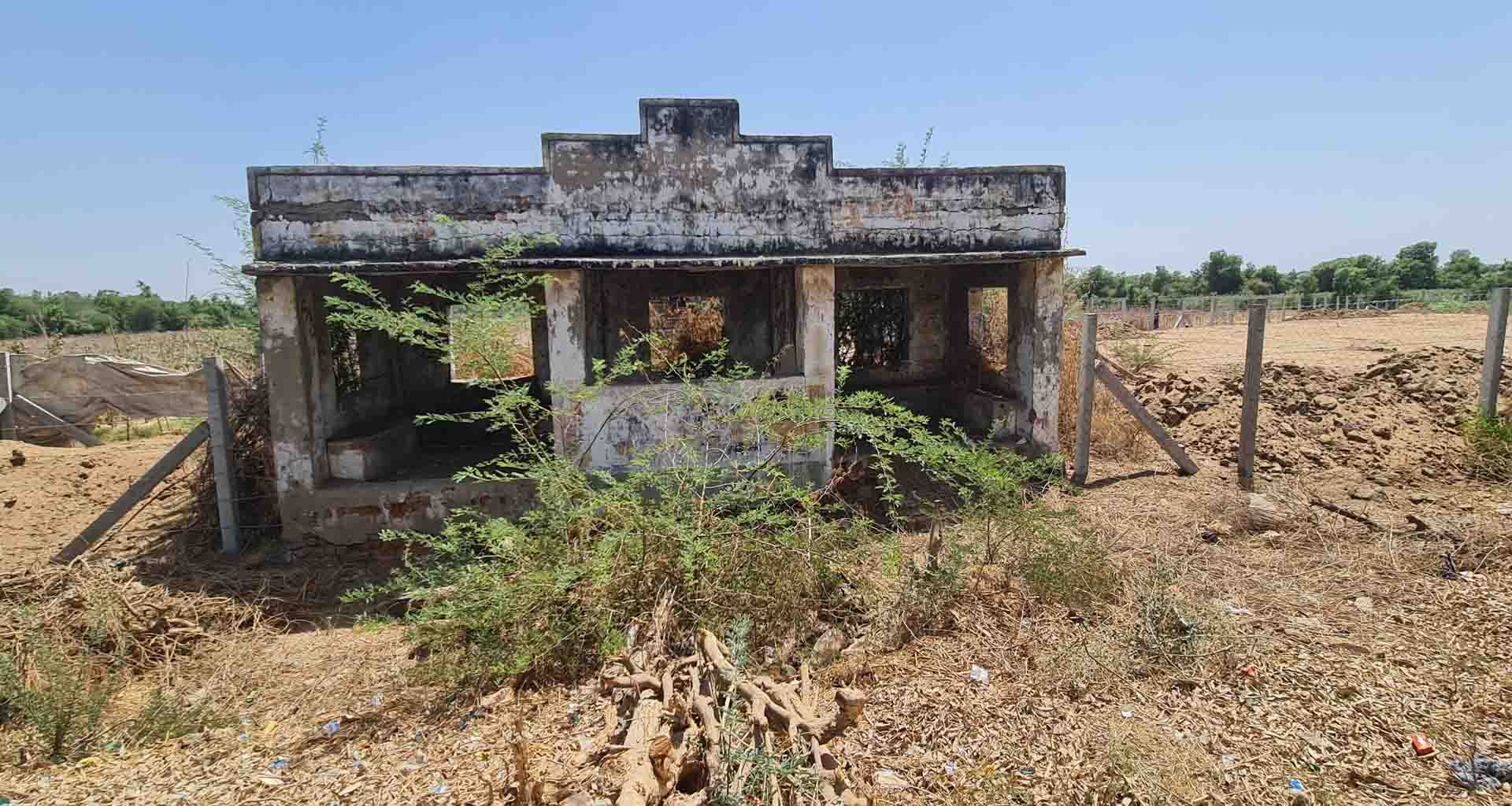 ભાભર તાલુકામાં રોડ ઉપર બનેલા તમામ પીક અપ સ્ટેન્ડ ખંડેર હાલતમાં
