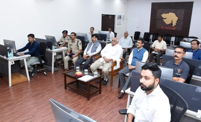 મુખ્યમંત્રી શ્રી ભૂપેન્દ્ર પટેલે ગાંધીનગરમાં સી.એમ. ડેશબોર્ડ પરથી અમદાવાદની રથયાત્રાની નગરચર્યાનું રિયલ ટાઈમ મોનિટરિંગ નિહાળ્યું