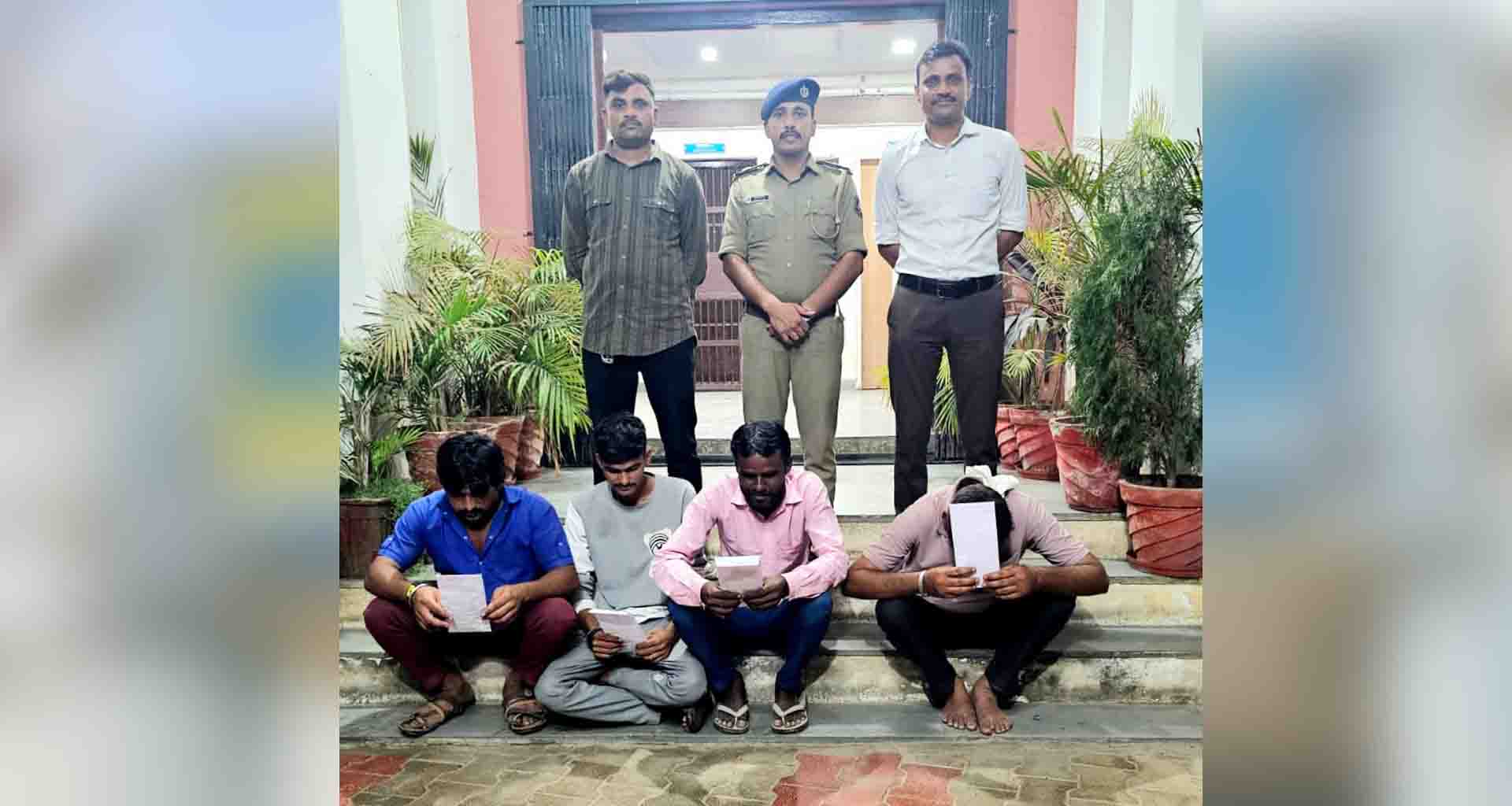 ડીસા તાલુકાના વાસણામાંથી જુગારનો અડ્ડો ઝડપાયો: ચાર શખ્સો રોકડ સાથે પકડાયા