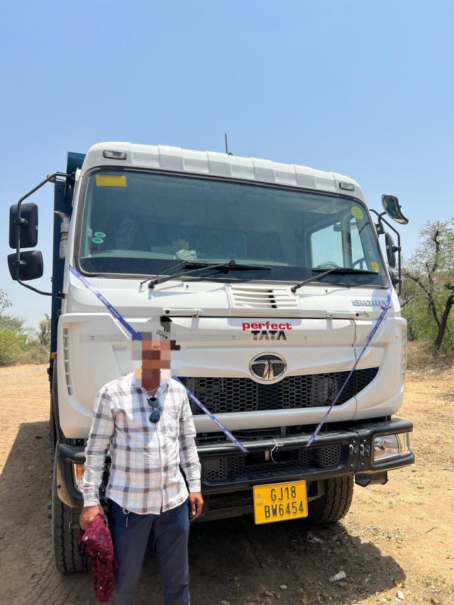 ગાંધીનગર કલેકટર મેહુલ કે.દવે ના માર્ગદર્શન હેઠળ જિલ્લામાં રજાના દિવસો દરમિયાન પણ ખનિજના બિનઅધિકૃત વહનને અટકાવવાની કામગીરી અવિરત