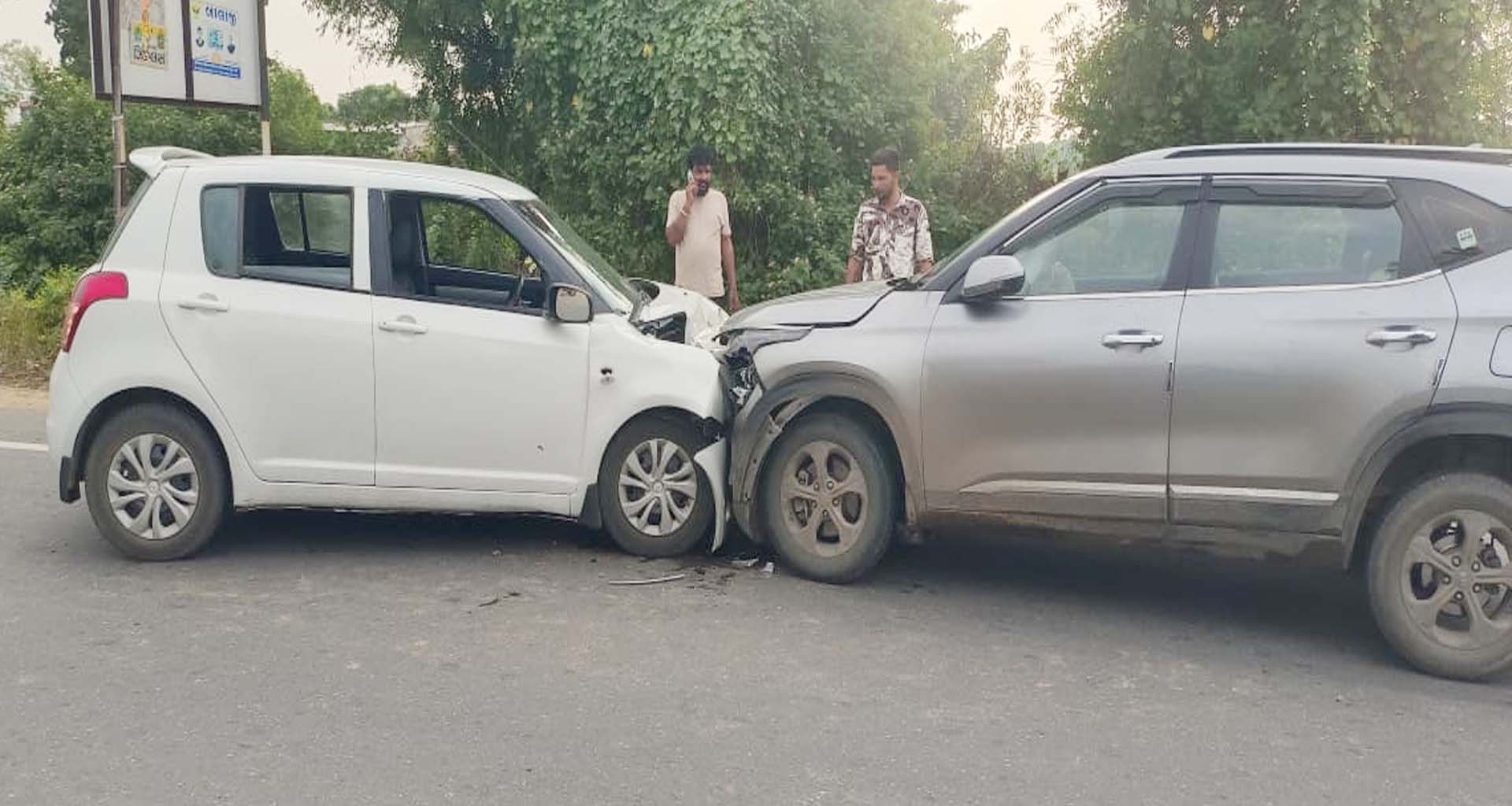 ડીસા-પાટણ રોડ પર બે કાર વચ્ચે ગમખ્વાર અકસ્માત : ત્રણ લોકોને ઇજા