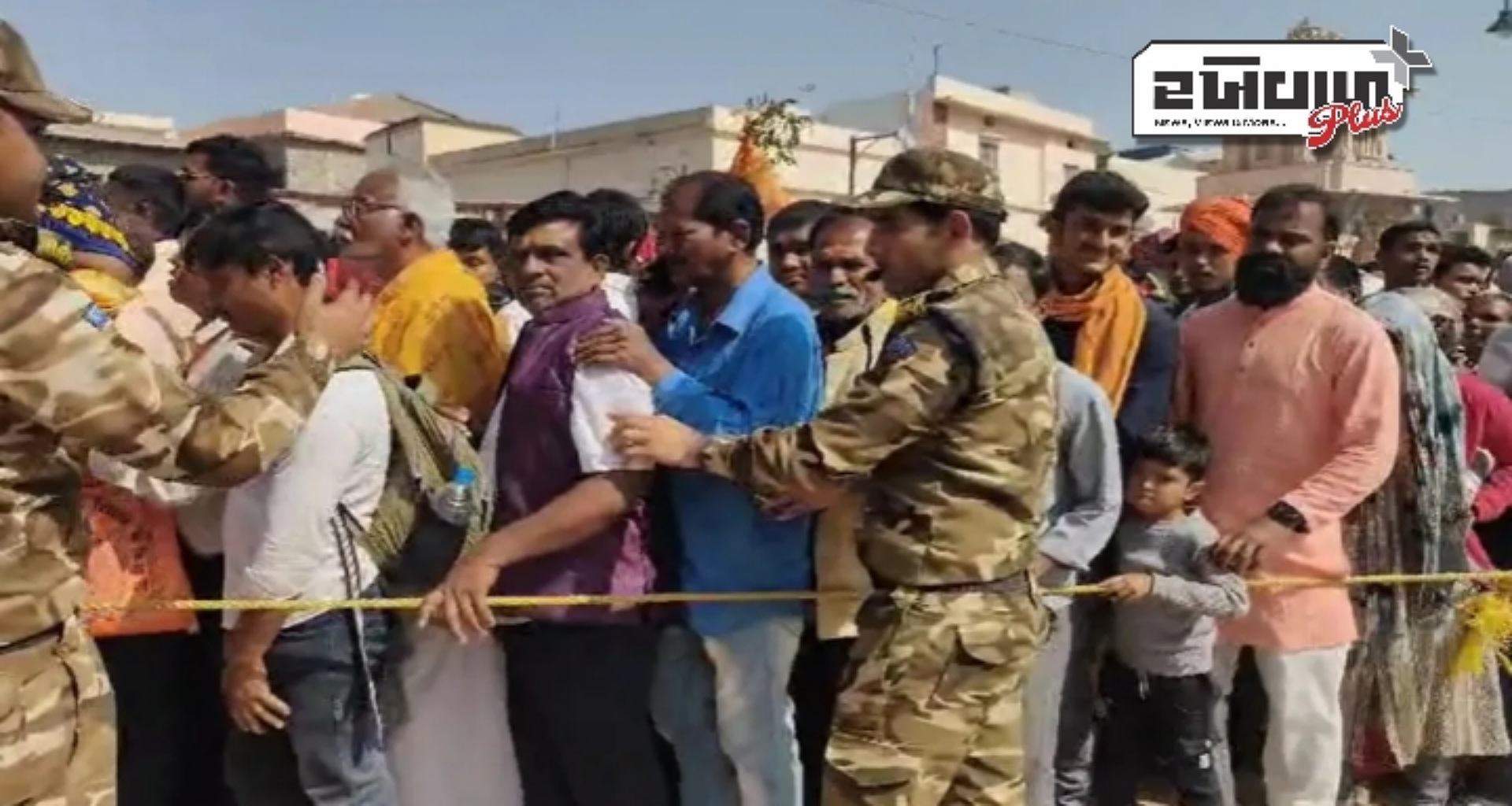 મહાકુંભ તરફ જતા રસ્તાઓ જામ, કાશી અને અયોધ્યામાં પણ મોટી ભીડ