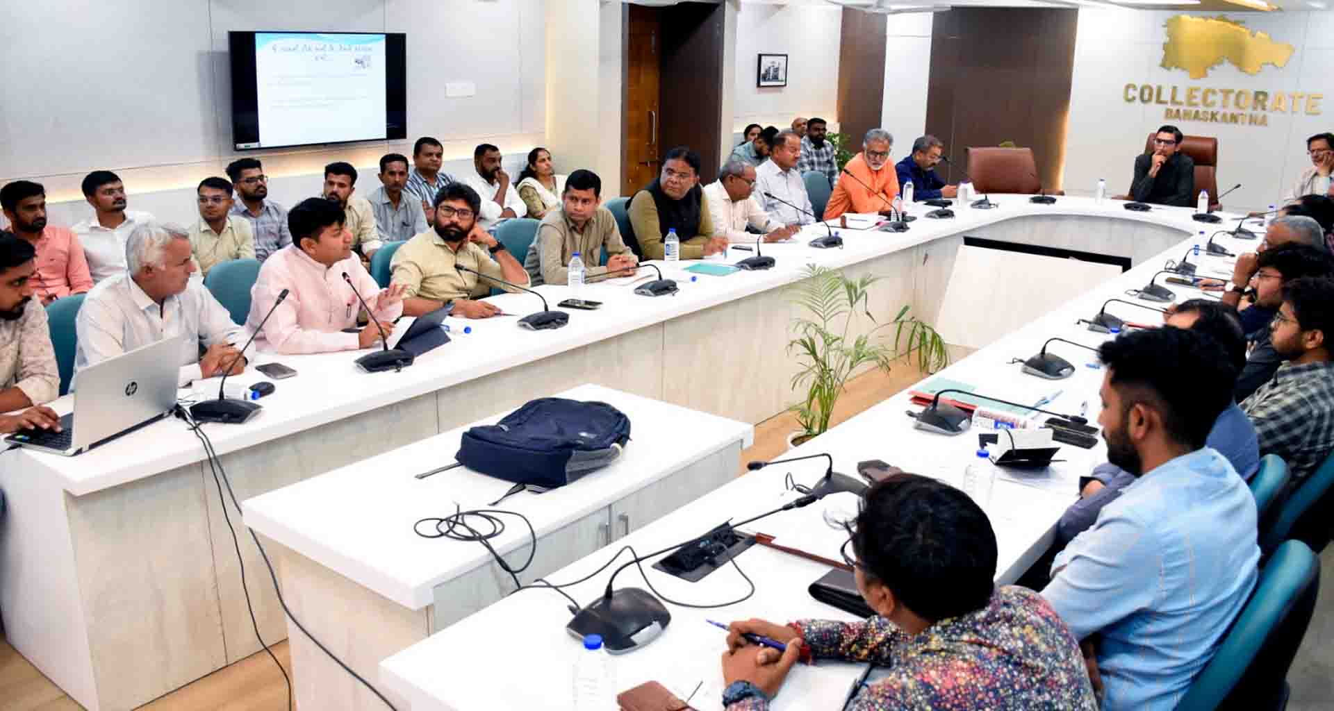 જિલ્લા કલેકટર મિહિર પટેલના અધ્યક્ષસ્થાને સુજલામ સુફલામ્ જળ અભિયાન અંતર્ગત મહત્વપૂર્ણ બેઠક યોજાઈ