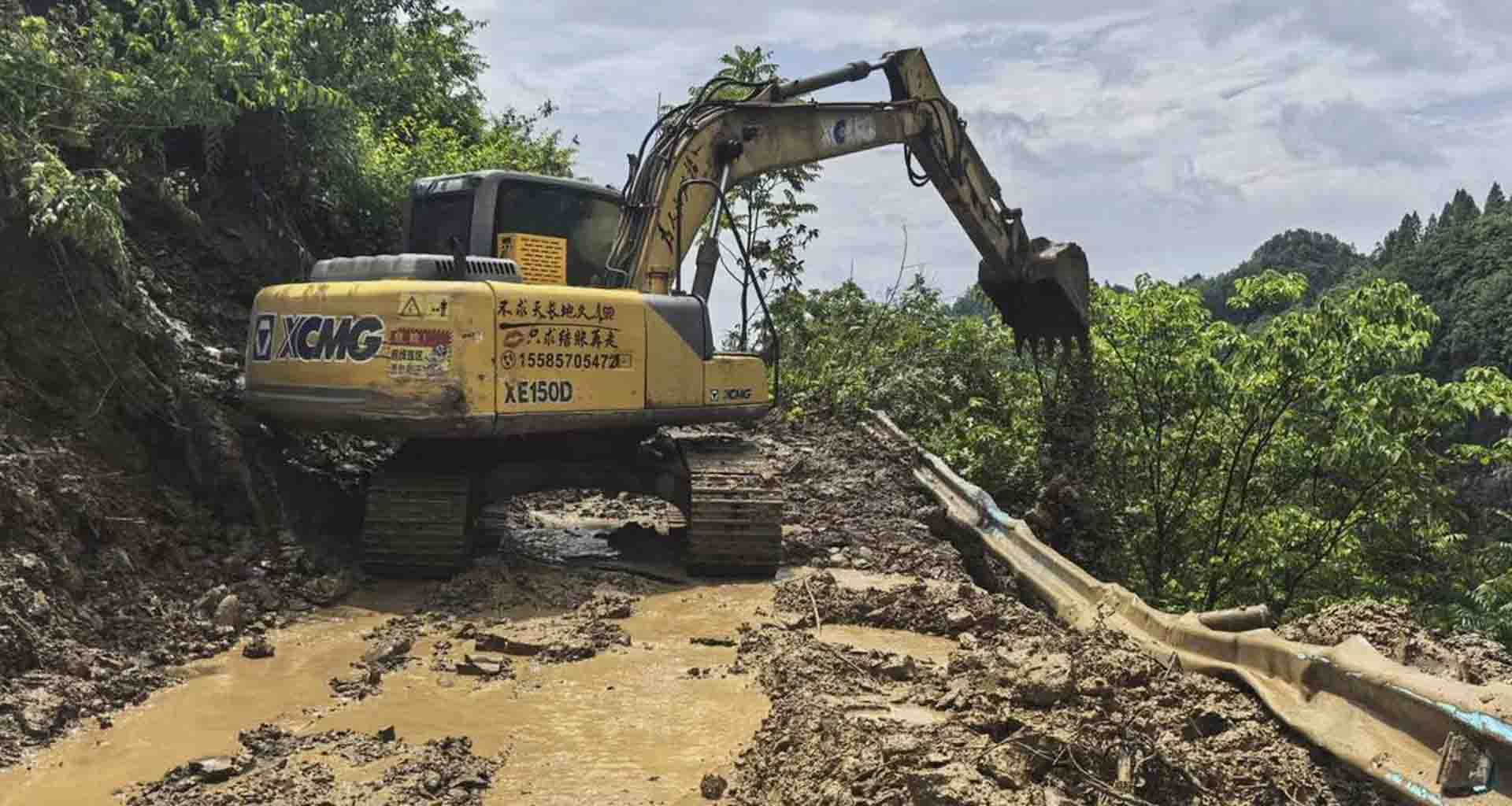 દક્ષિણ-પશ્ચિમ ચીનમાં ભૂસ્ખલનને કારણે 4 લોકોના મોત ઘટનામાં 17 લોકો ફસાયા