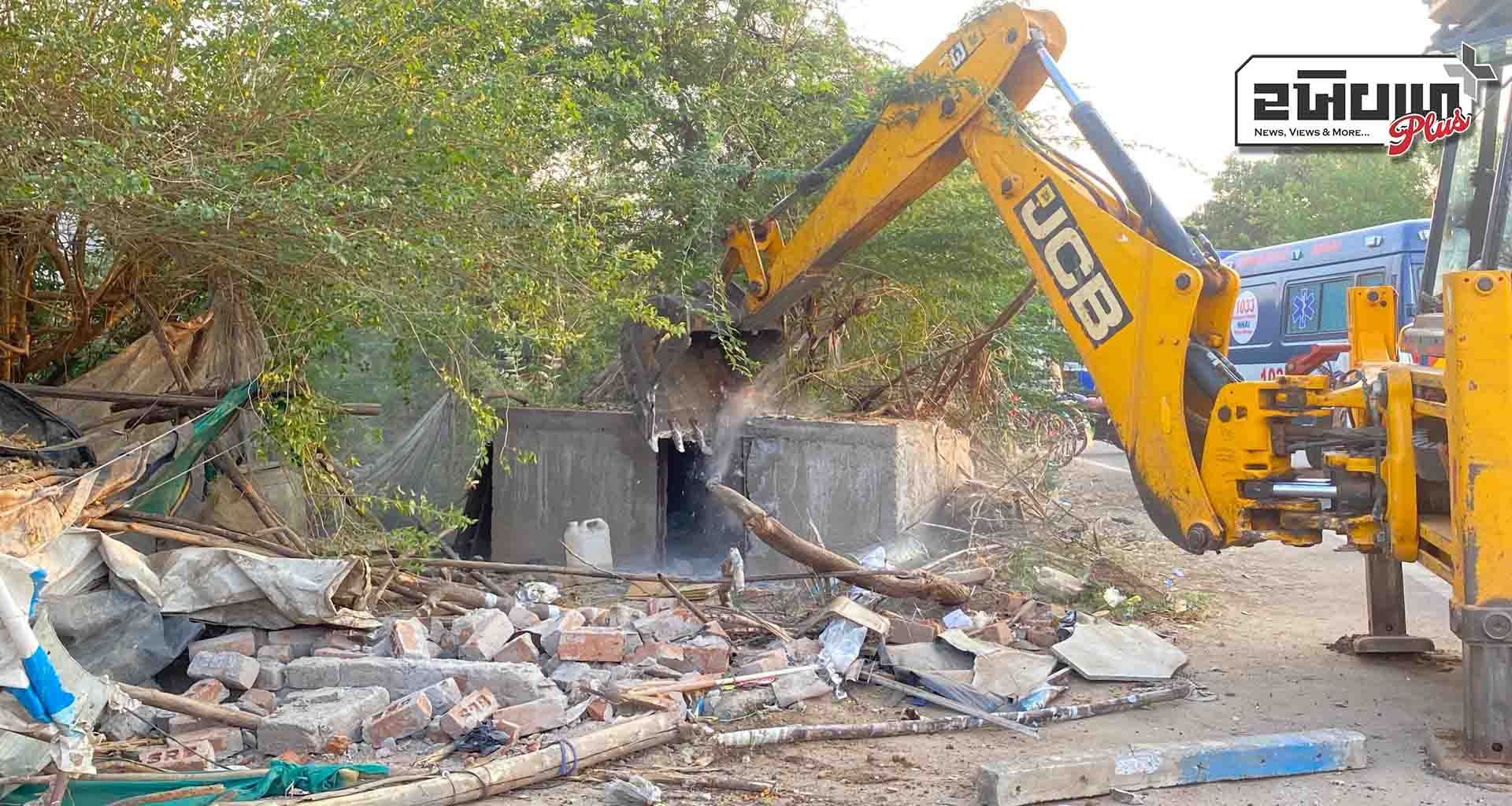 અમીરગઢમાં ત્રણ દિવસમાં હાઇવેનાં પાંચ જેટલા જેટલાં દબાણો હટાવાયા