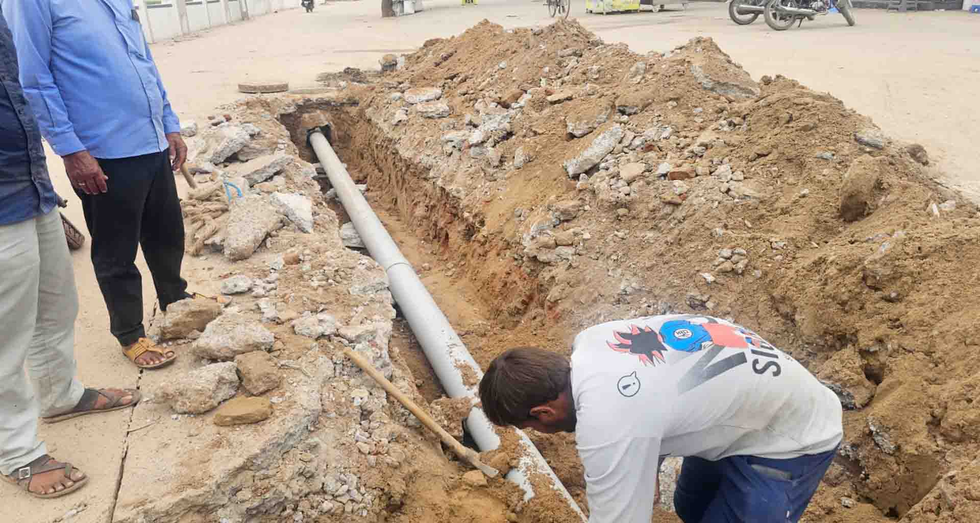 પાટણમાં વરસાદી પાણીના પ્રશ્ને ઉગ્ર બનેલા રહીશોને ધ્યાનમાં રાખીને પાલિકાએ પાણી નિકાલ માટેની કામગીરી હાથ ધરી