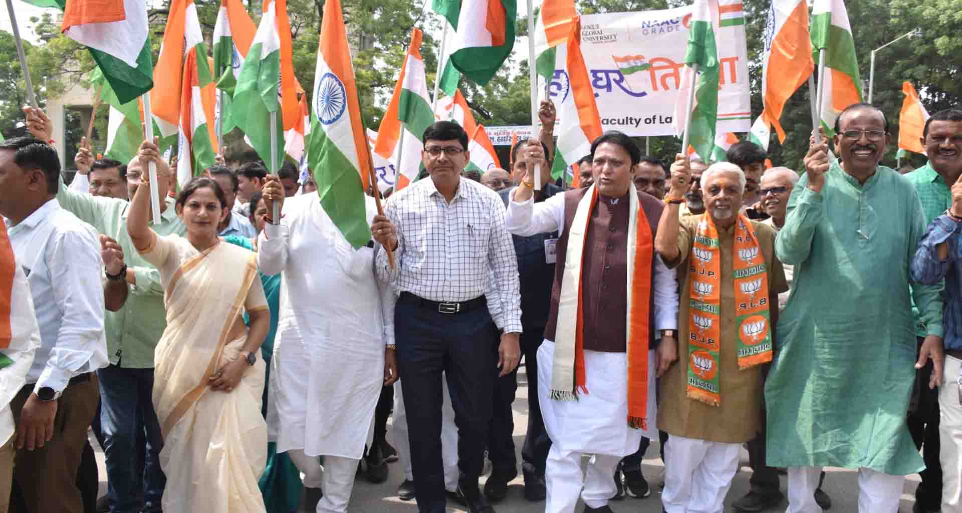 સિદ્ધપુર ખાતે કેબિનેટ મંત્રી દ્વારા તિરંગા યાત્રાને લીલી ઝંડી આપી પ્રસ્થાન કરાવી