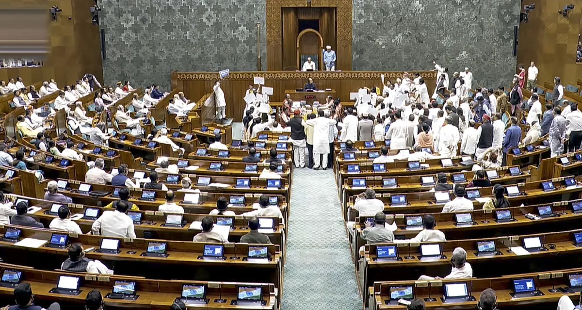 આજે બજેટ સત્રનો બીજો દિવસ, વિપક્ષે સ્પીકરને નિશાન બનાવ્યું