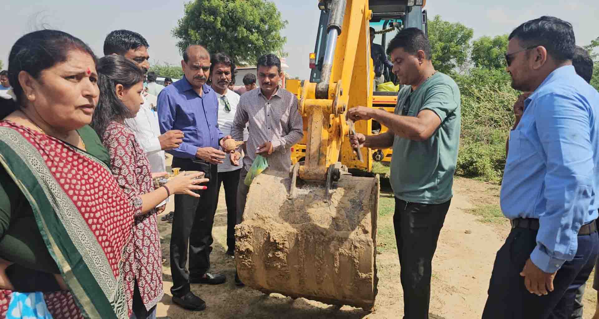 પાટણ-ઊંઝા હાઇવે પર ડુંગરીપરાના પાટીયા થી હાસાપુર સુધી ના નવિન માગૅનું ખાતમુહુર્ત કરાયું