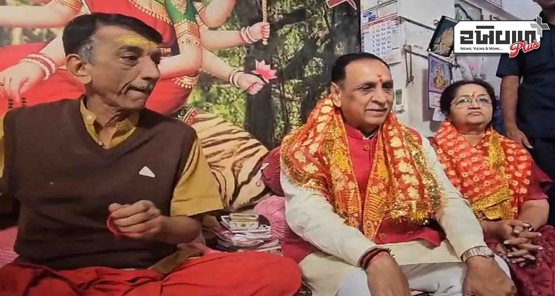 યાત્રાધામ અંબાજી ખાતે પૂર્વ CM વિજય રૂપાણી એ કર્યા માં અંબાના દર્શન