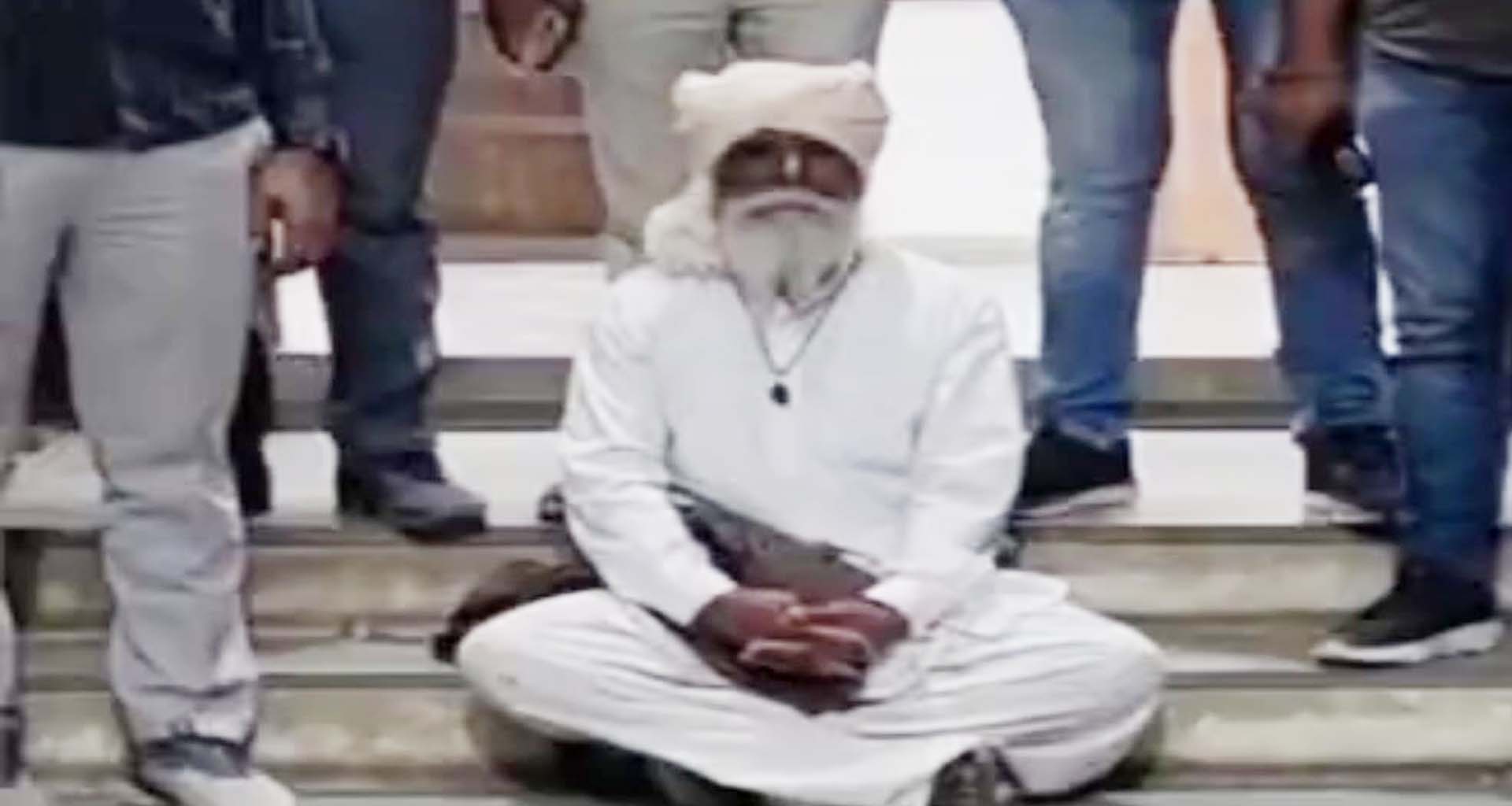 ડીસાના સમૌ મોટા ગામેથી બે ગેરકાયદેસર બંદૂકો ઝડપી