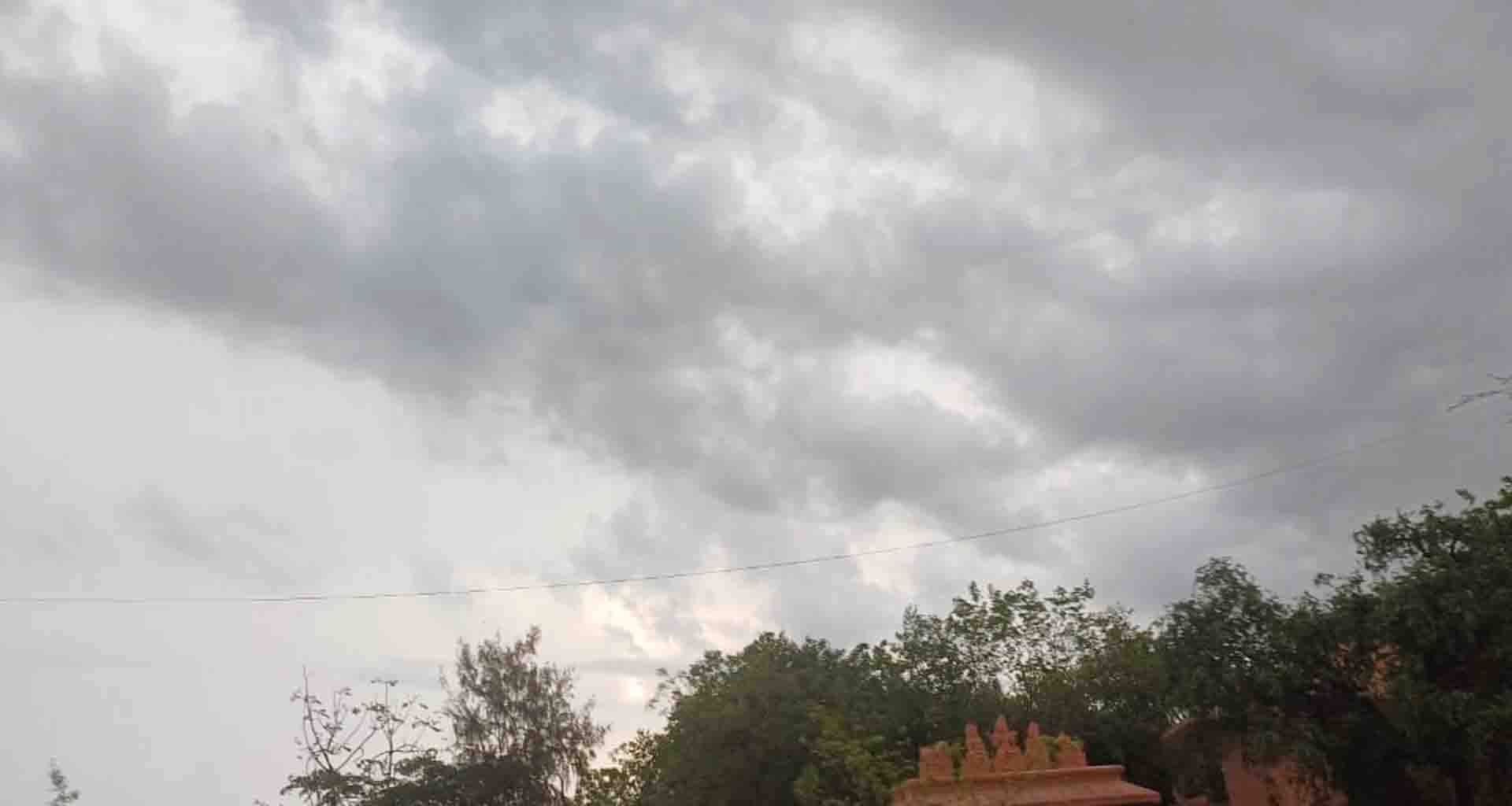 હવામાન વિભાગની આગાહીના પગલે મહેસાણામાં ગાજવીજ સાથે કમોસમી વરસાદ