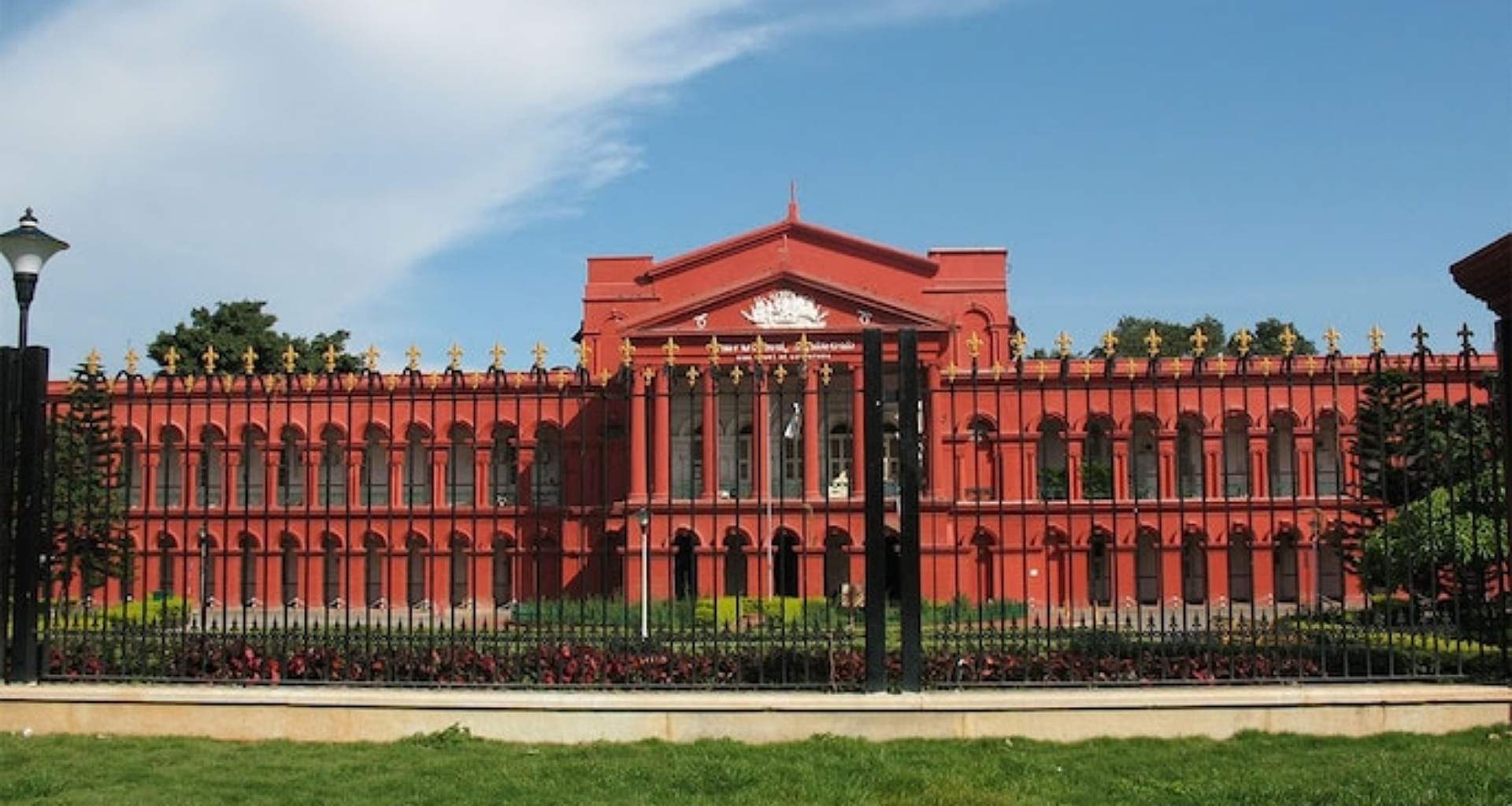 સુપ્રીમ કોર્ટની સુનાવણી દરમિયાન વક્ફ એક્ટના વિરોધ પર કર્ણાટક હાઈકોર્ટે રાજ્યને ફટકાર લગાવી