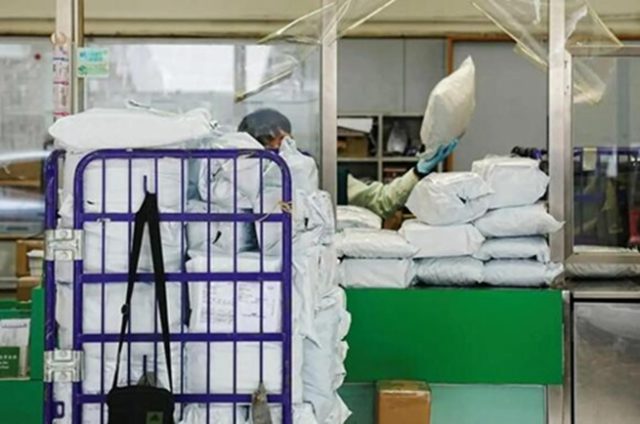 અમેરિકી પ્રમુખ ટ્રમ્પ ને ટેરિફ મુદ્દે હોંગકોંગ સરકાર નો જડબાતોડ જવાબ; અમેરિકન પાર્સલની ડિલીવરી અને સપ્લાય બંધ કરવાનો નિર્ણય