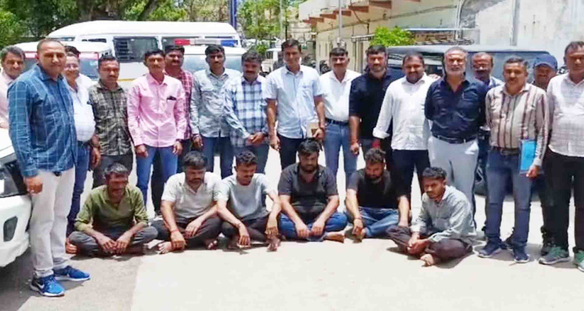 જામનગરમાં એલસીબી એ નકલી દારૂ બનાવતી ફેક્ટરી ઝડપી; 7 લાખનો મુદ્દામાલ કબ્જે