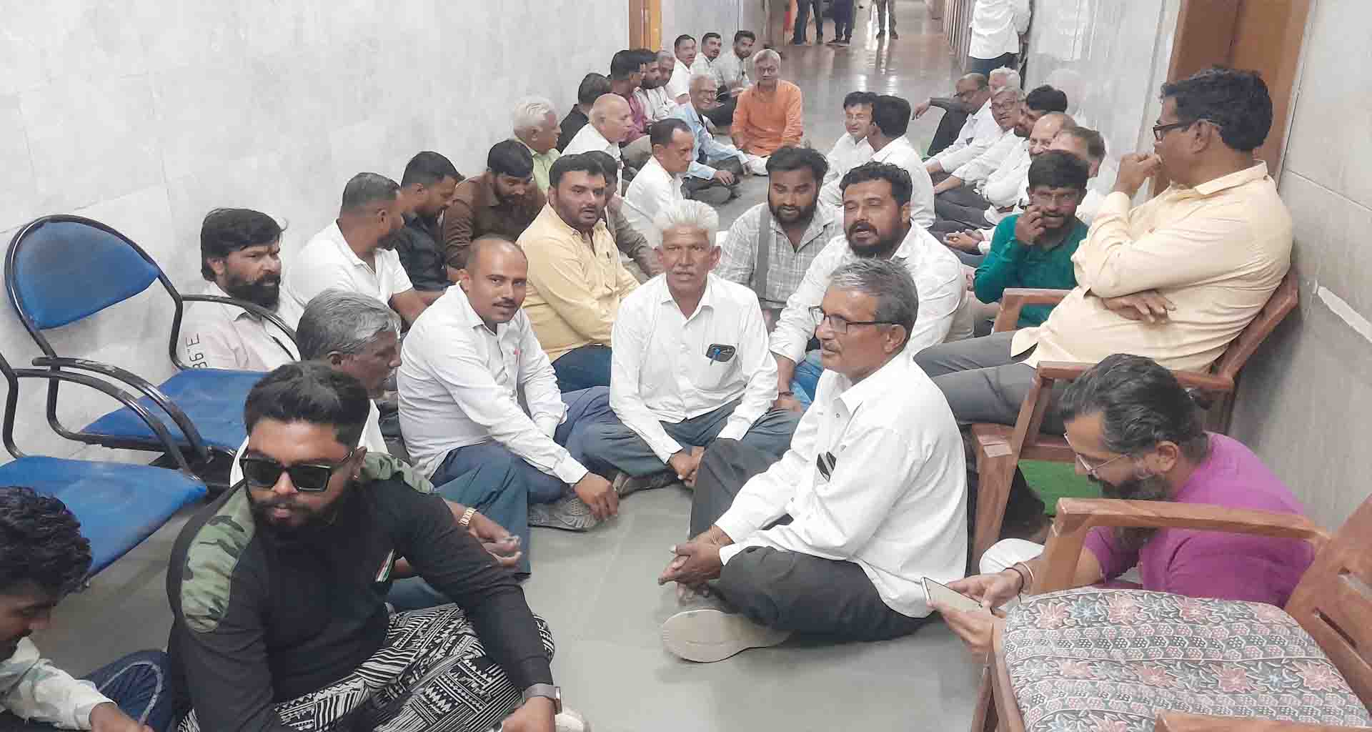 પાલનપુરમાં પશ્ચિમ બંગાળમાં ભીષણ હિંસાના વિરોધમાં વિશ્વ હિન્દુ પરિષદ દ્વારા આવેદનપત્ર પાઠવાયું