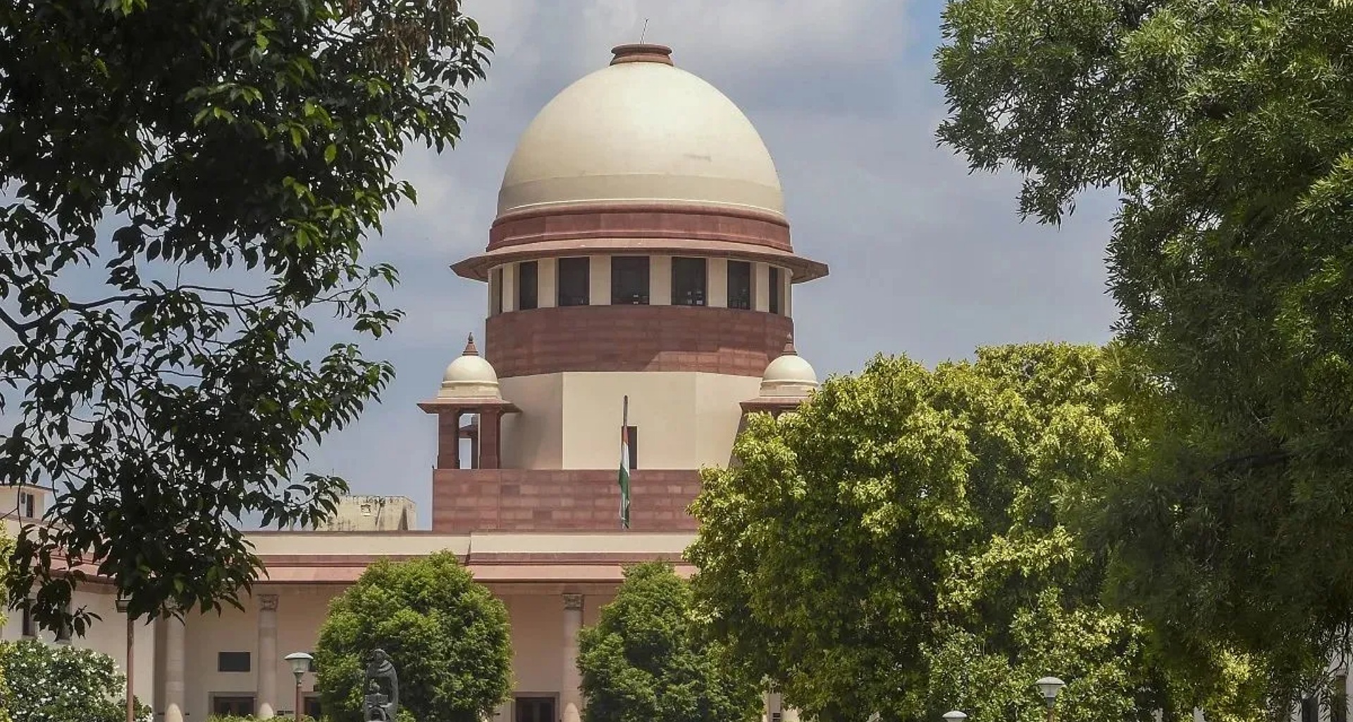 તિરુપ્પરંકુન્દ્રમ વિવાદ: સુપ્રીમ કોર્ટે મદ્રાસ હાઇકોર્ટના નિર્ણયને માન્ય રાખ્યો, દરગાહમાં દૈનિક નમાજ પર પ્રતિબંધ મૂક્યો