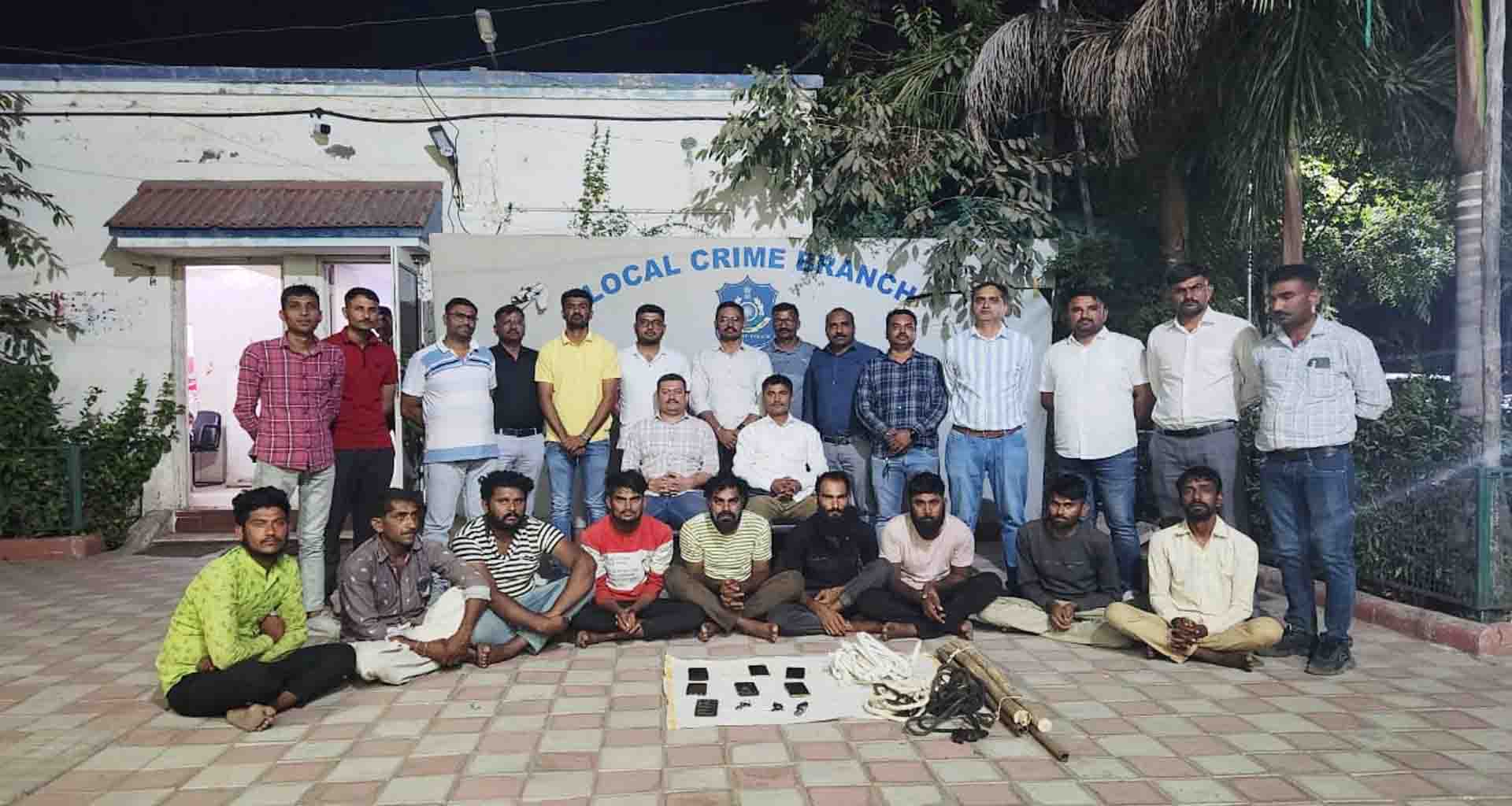 પાટણ એલસીબી પોલીસે ગુજરાત-રાજસ્થાન રાજયોમાં ઢોર ચોરીનો તરખાટ મચાવનાર ગેંગને મુદામાલ સાથે ઝડપી
