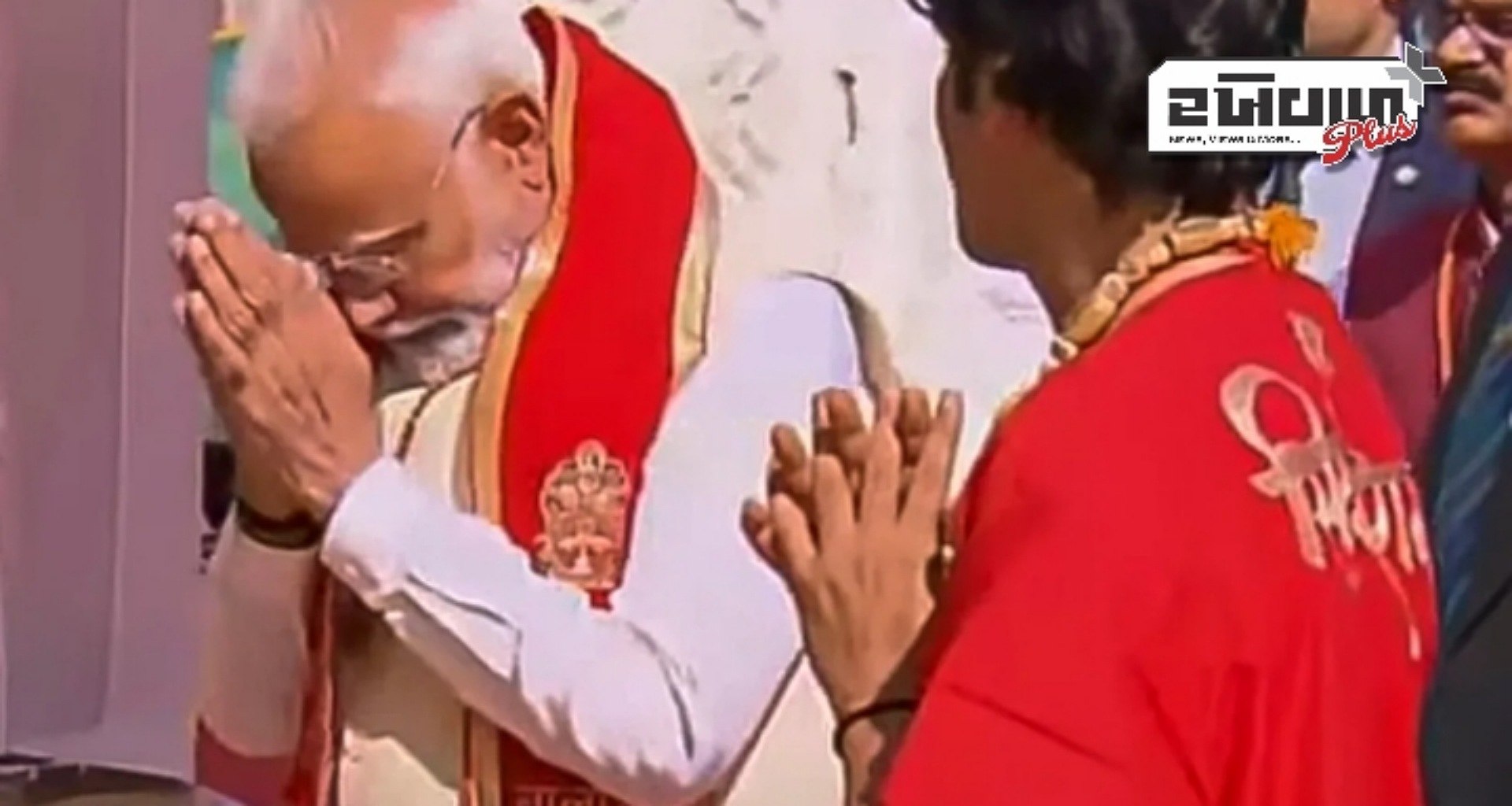 પીએમ મોદીની માતાના નામ પર એક વોર્ડનું નામકરણ કરવામાં આવશે, બાગેશ્વર ધામ કેન્સર હોસ્પિટલના શિલાન્યાસ સમારોહ દરમિયાન મોટી જાહેરાત