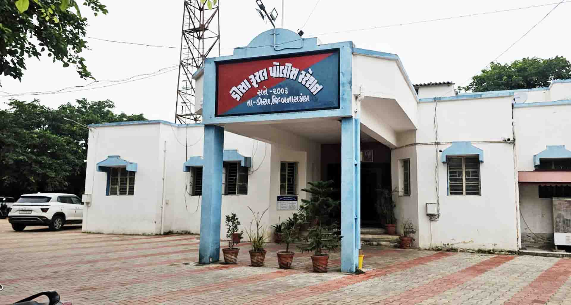 ડીસાના જોરાપુરા ગામેથી વિદેશી દારૂ ઝડપાયો: એક આરોપી ફરાર