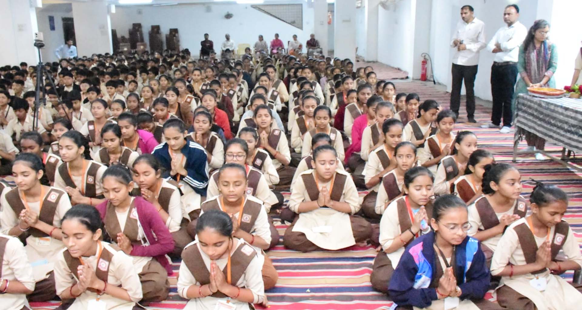 ડીસાની આદર્શ પ્રાથમિક શાળામાં માતૃભાષા મહોત્સવ અંતર્ગત વ્યાખ્યાન કાર્યક્રમ યોજાયો