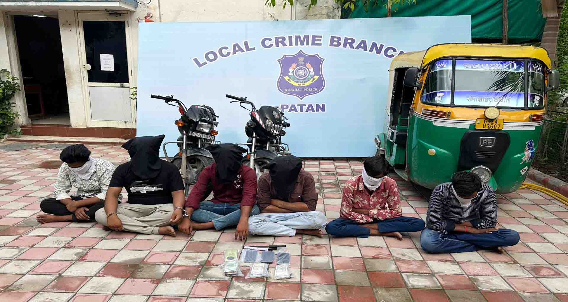 પાટણમાં પેટ્રોલ પંપના મેનેજરને છરીની અણીએ લૂંટી લેનારા ૬ આરોપીને ગણતરી ના દિવસોમાં ઝડપી પાડ્યા