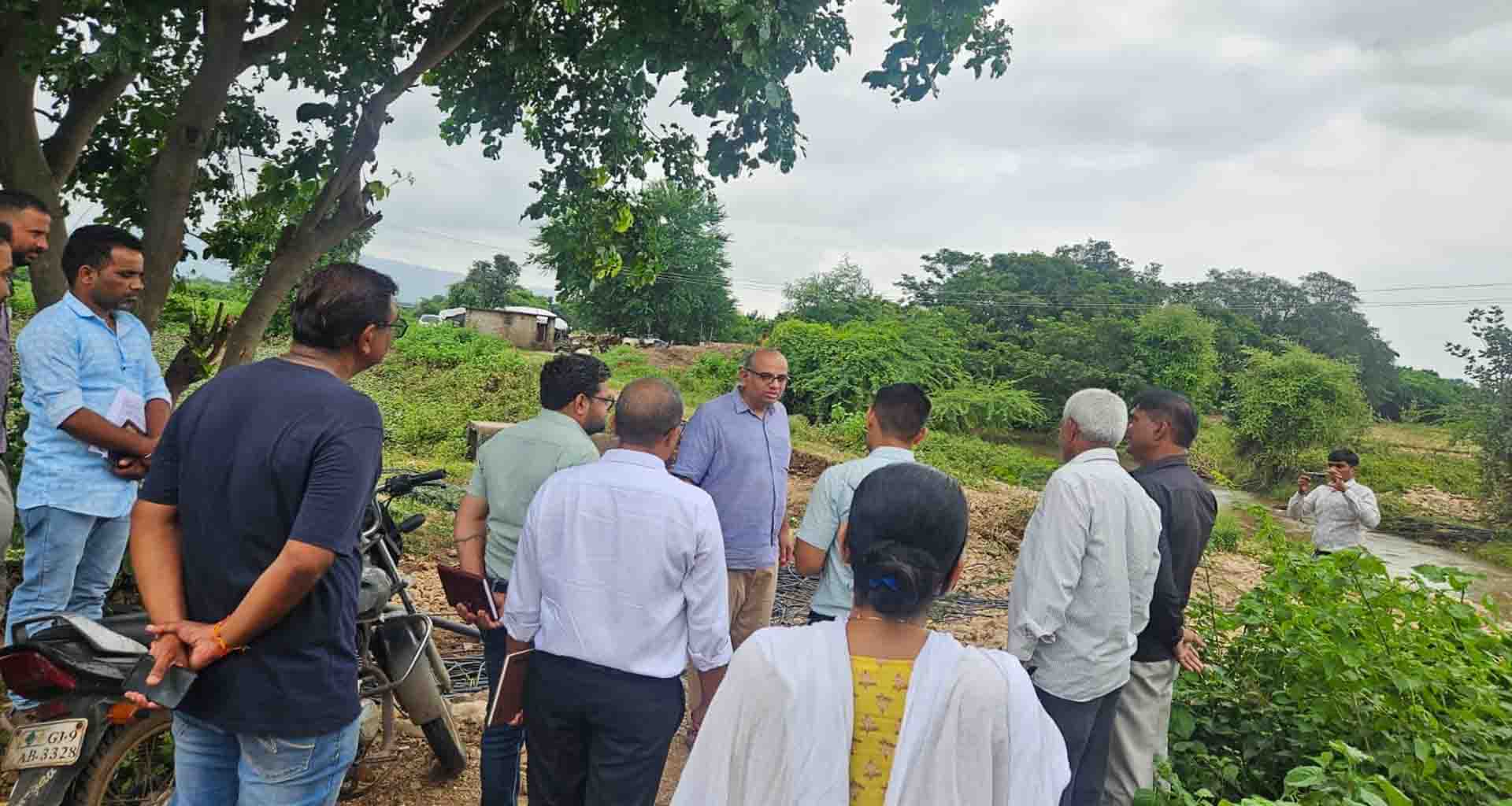 ખેડબ્રહ્માના દેરોલ ખાતે ભારે વરસાદથી થયેલ નુકસાન અંગે કલેક્ટર દ્વારા સ્થળ પર જઈ નિરીક્ષણ કરાયું