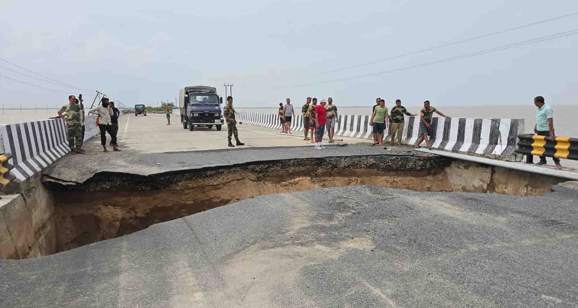 વરસાદને પગલે ૧૪ રસ્તાઓ બંધ થયા હતા; માત્ર ૨૪ કલાકના ટૂંકા ગાળામાં ૭ રસ્તાઓ ઉપર વાહન વ્યવહાર પુનઃ મોટરેબલ કરાયો