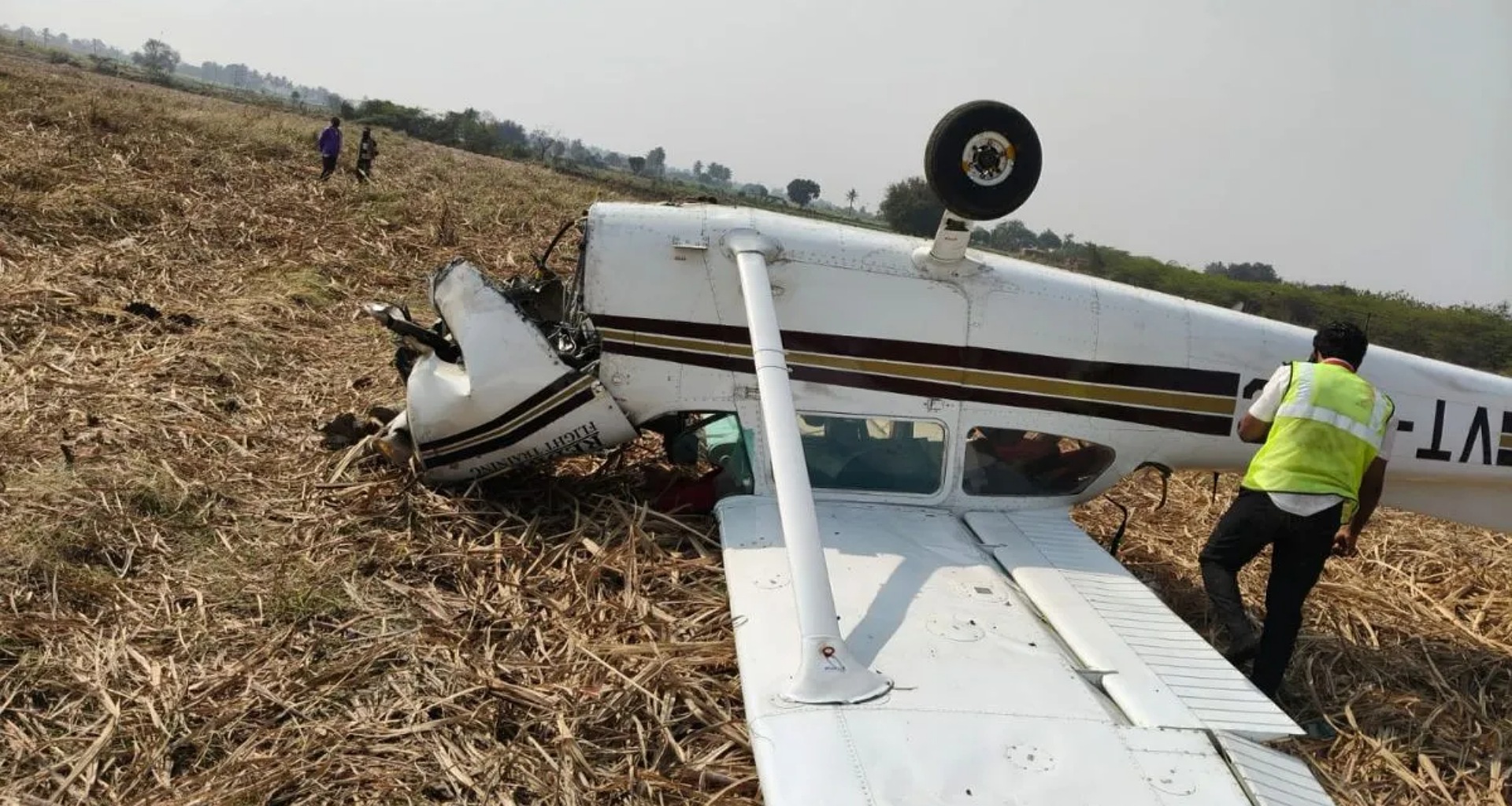 વિજયપુરામાં ખાનગી તાલીમ વિમાન ક્રેશ થયું; એન્જિનમાં ખામી હોવાની આશંકા