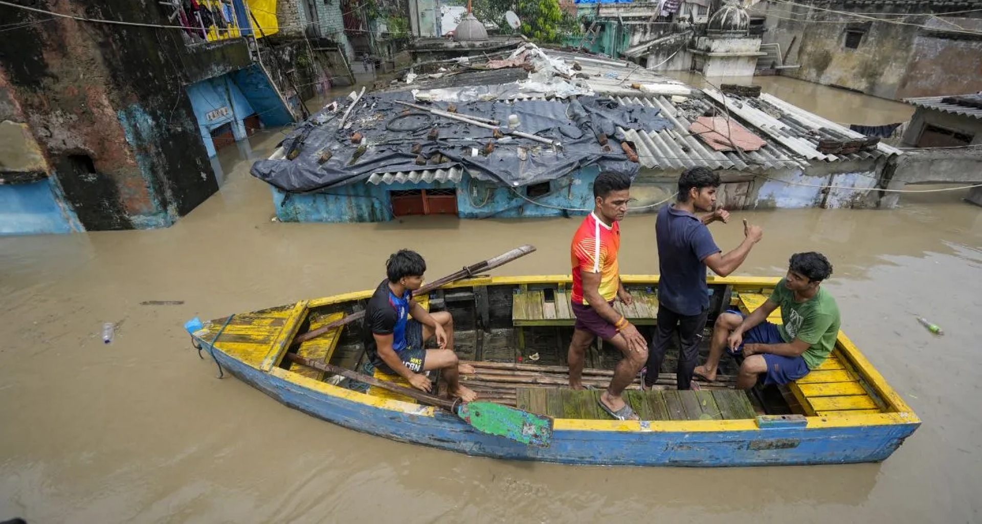 દિલ્હીમાં આજે યમુનાના પાણીનું સ્તર ઘટવાના સંકેત, ઘણા વિસ્તારો પૂરમાં ડૂબી ગયા, સચિવાલય સુધી પાણી પહોંચ્યું