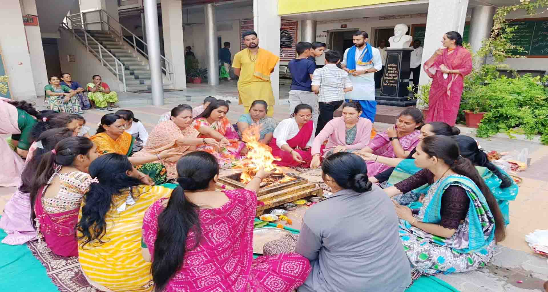 સ્વસ્તિક શૈક્ષણિક સંકુલ દ્વારા દેશના જવાનોની રક્ષા માટે યજ્ઞનું આયોજન