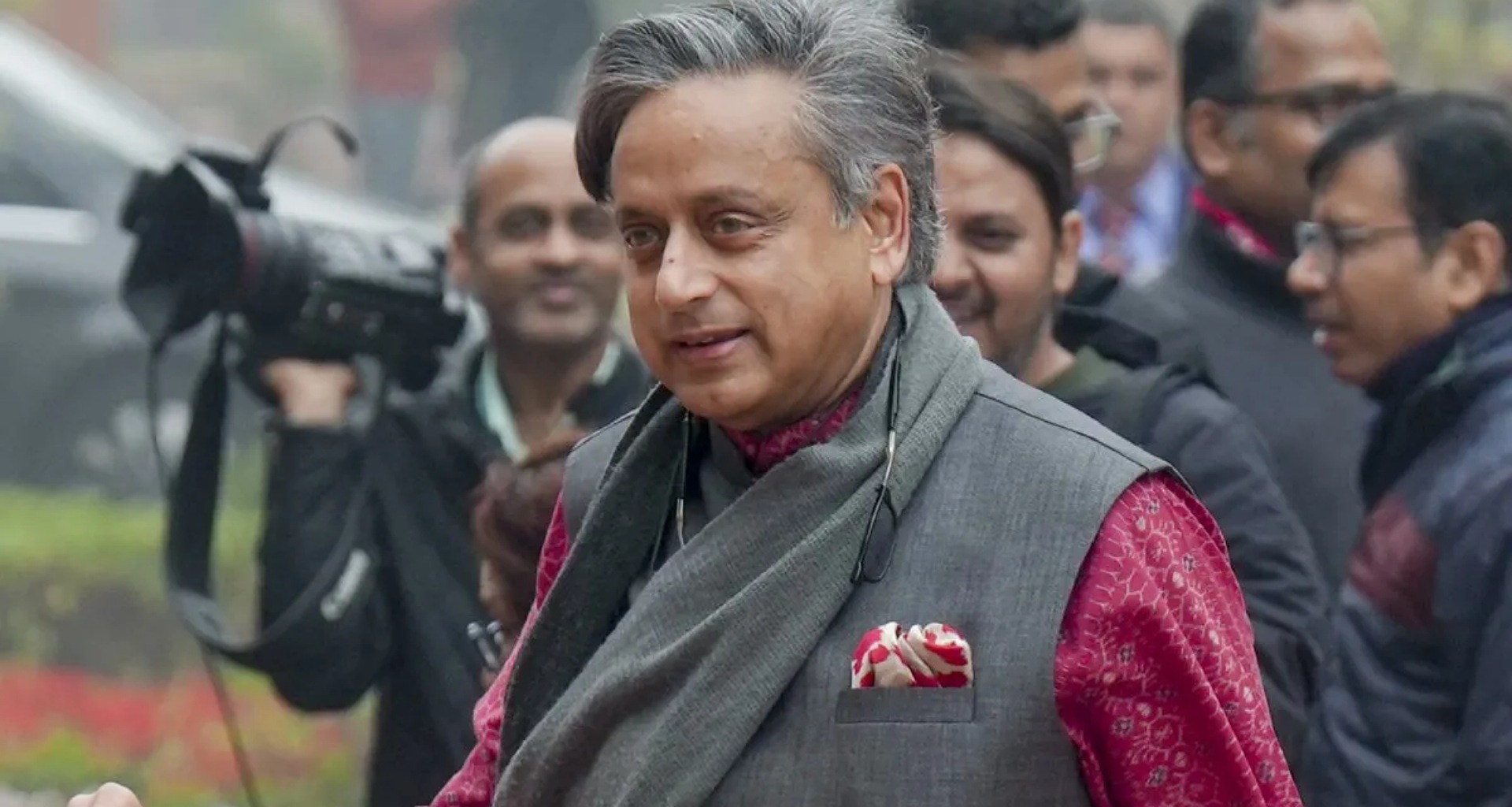 ભારત-પાકિસ્તાન મેચને લઈને થયેલા વિવાદ પર શશિ થરૂરનું નિવેદન, કહ્યું, 'આ અત્યંત શરમજનક છે'