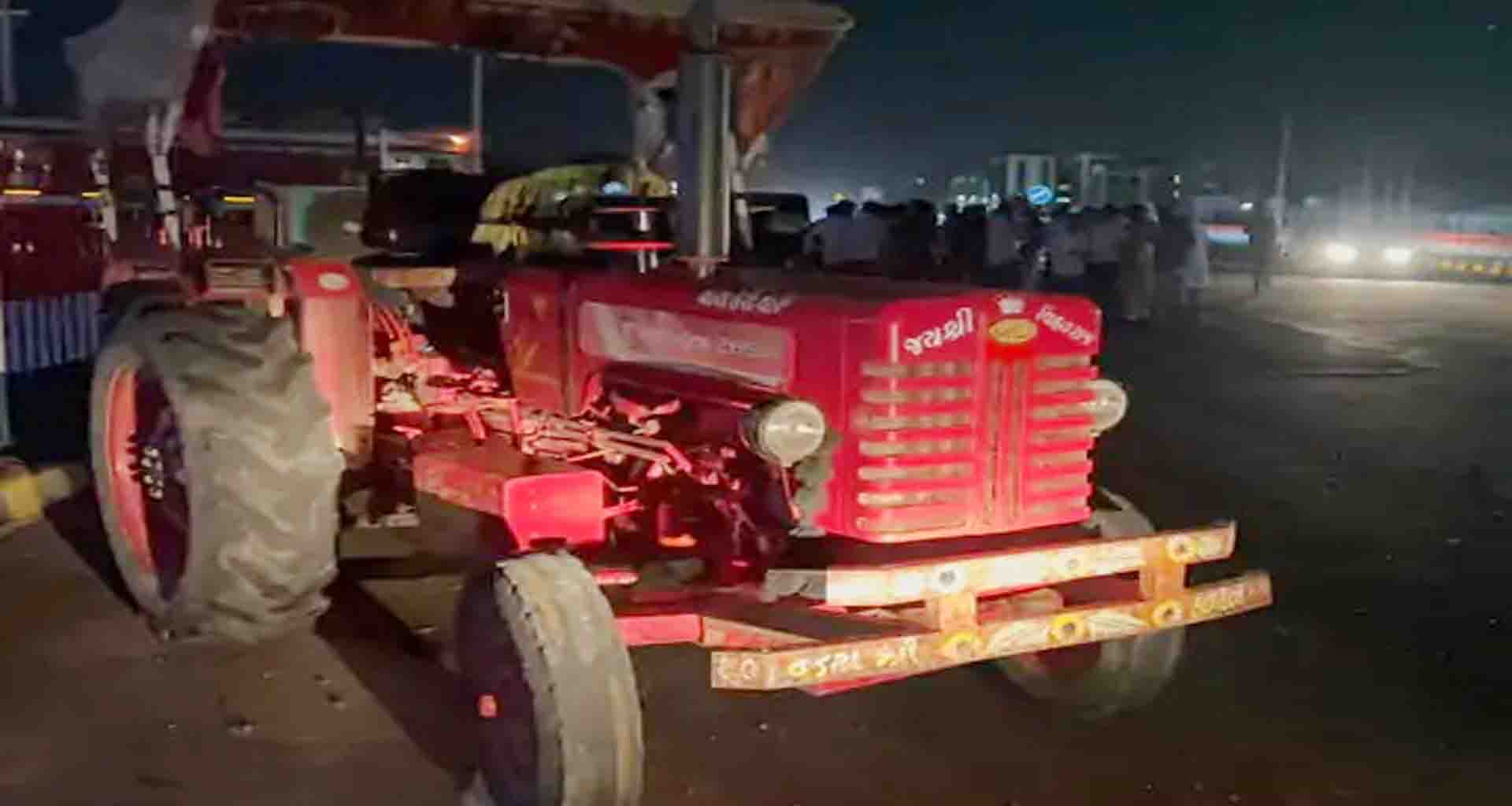 થરાદમાં ટ્રેક્ટર-કેમ્પર જીપ વચ્ચે અકસ્માત: બે વ્યક્તિને સામાન્ય ઈજા