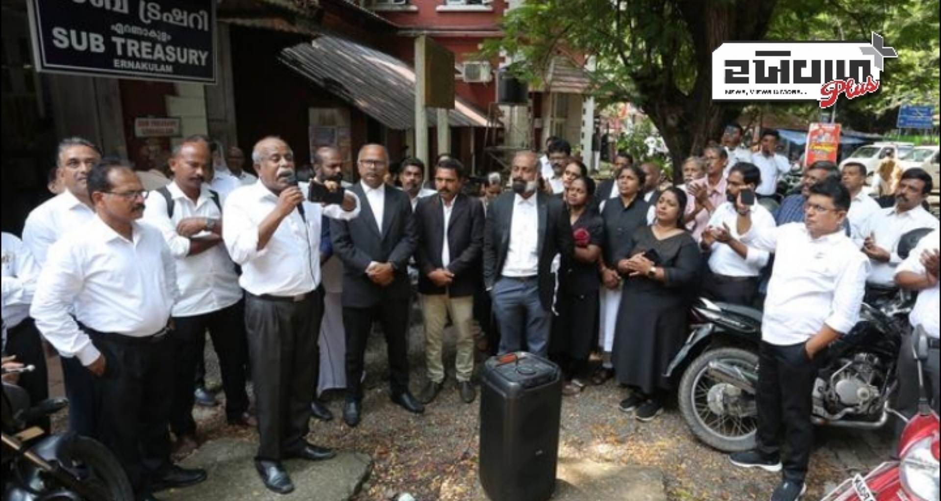 કોર્ટ ફીમાં વધારો પાછો ખેંચવાની માંગ સાથે કેરળના વકીલોએ કોર્ટનો બહિષ્કાર કર્યો