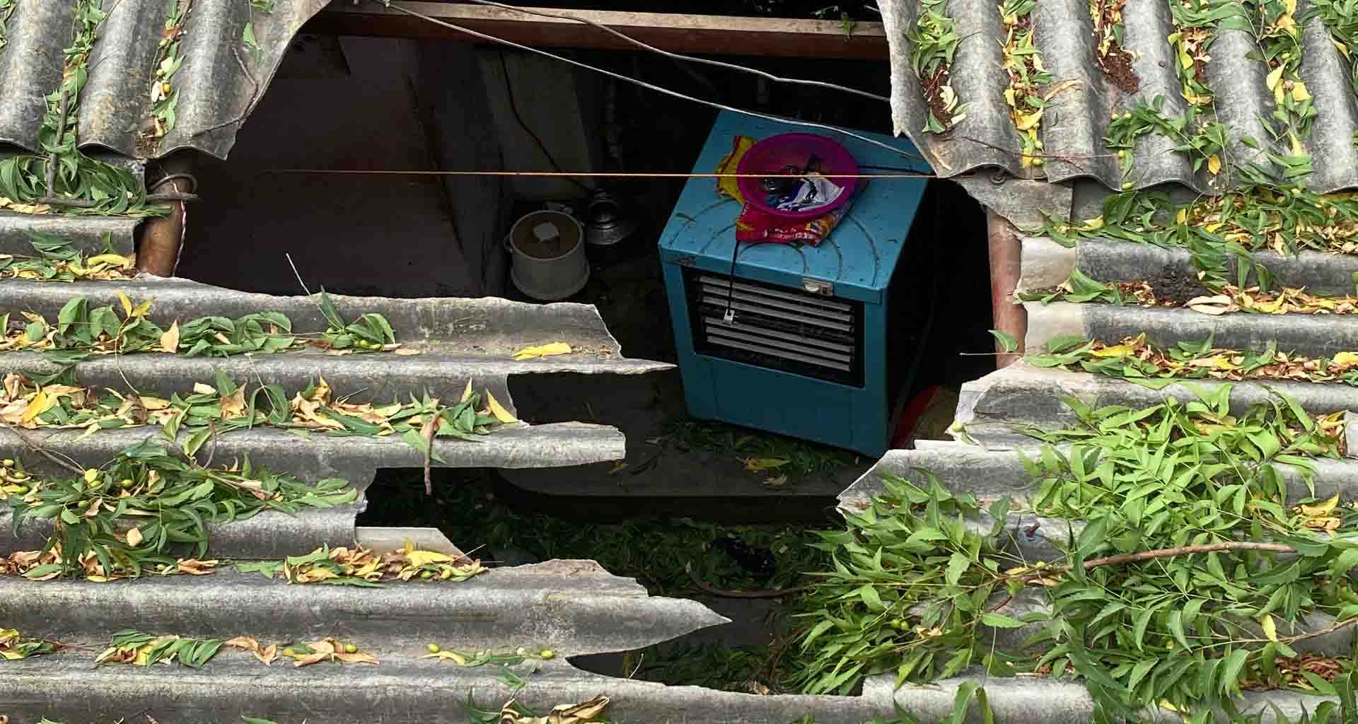 અમીરગઢમાં મોડી રાત્રે વાવાઝોડા સાથે વરસાદએ વિનાશ વેર્યો